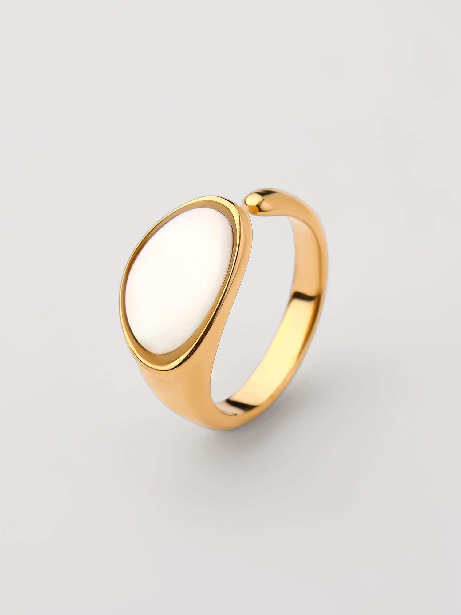 Anillo abierto con nácar Dorado