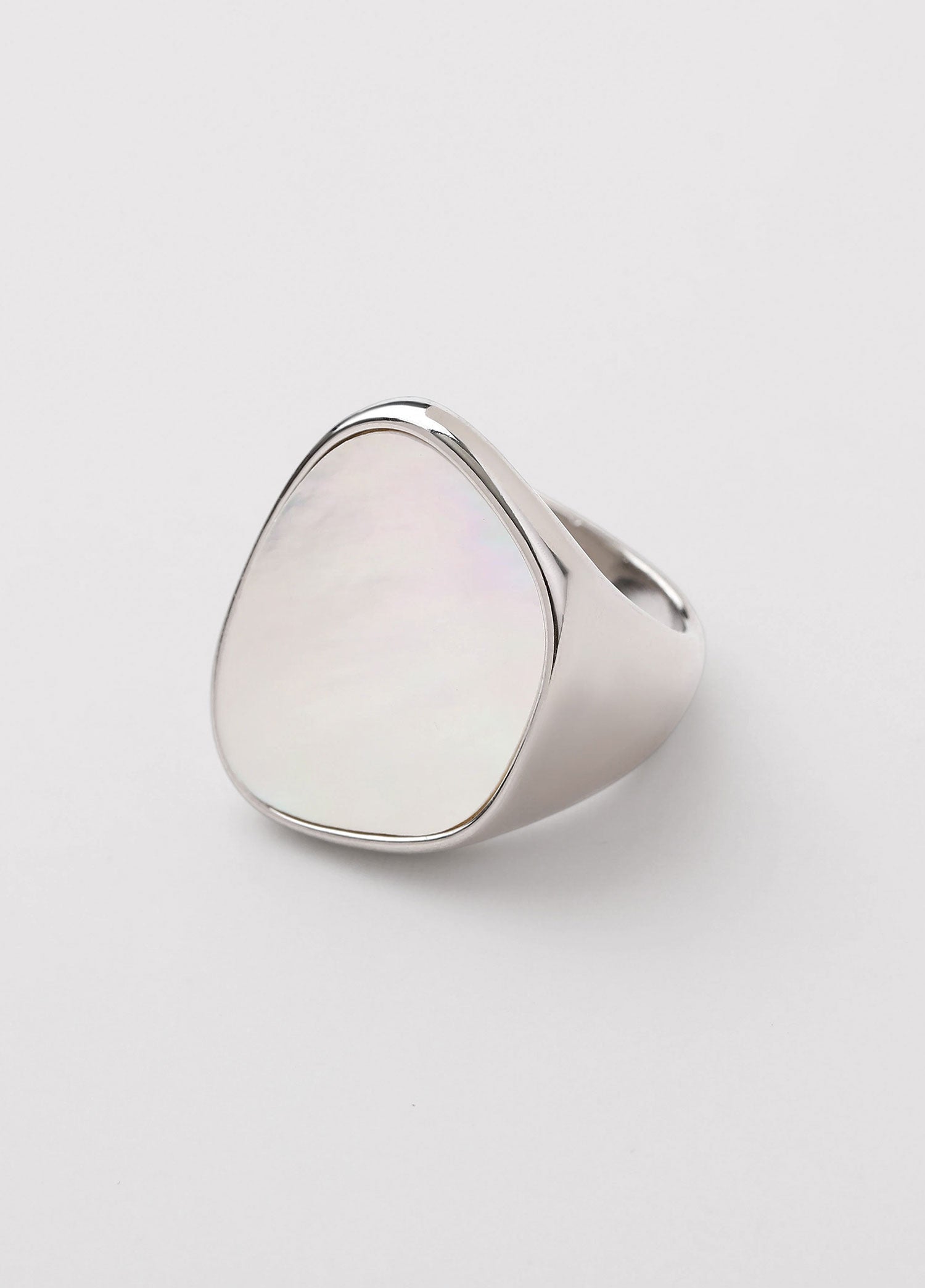 Anillo sello Elys con nácar Plateado