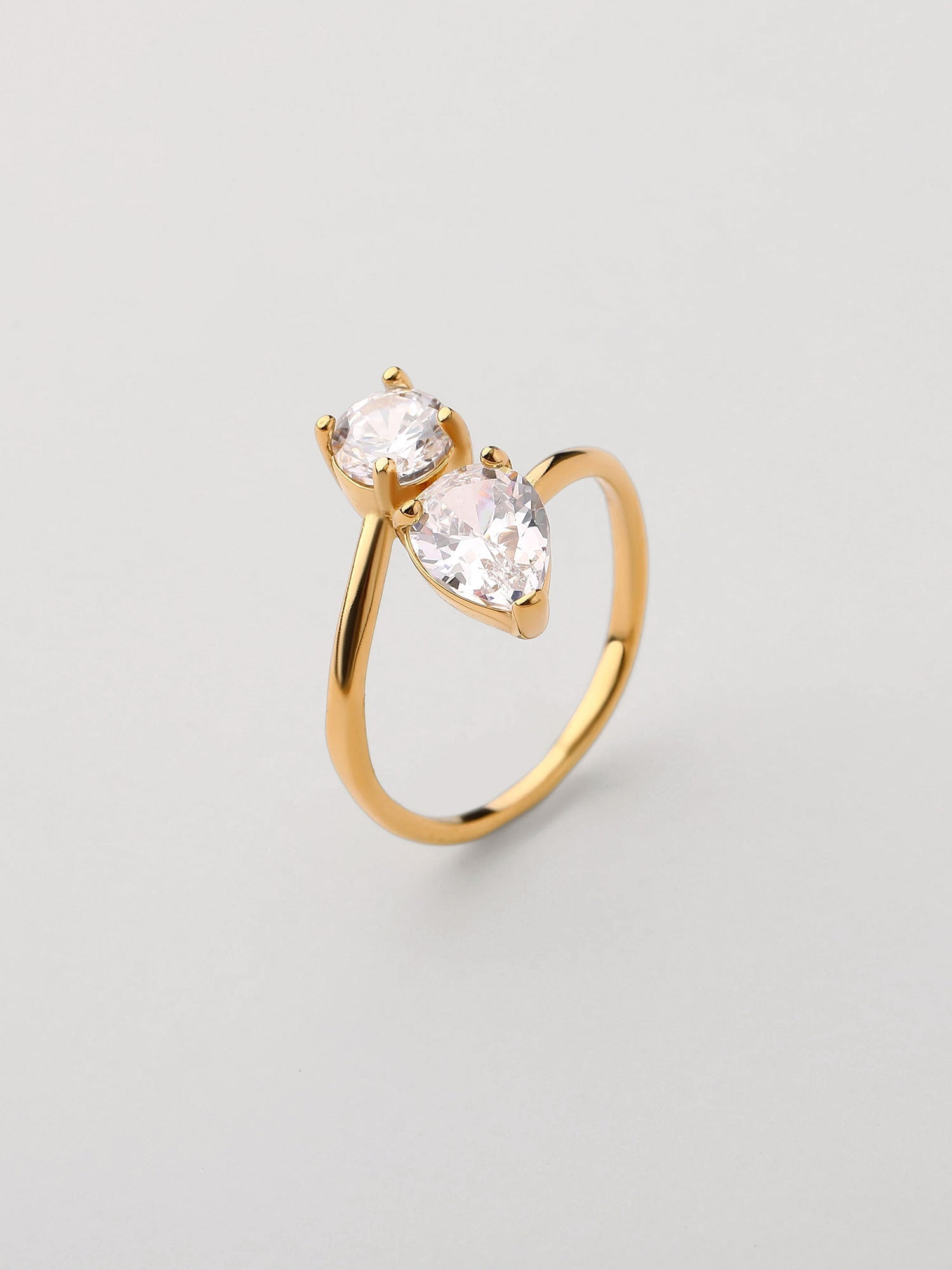 Anillo abierto con doble Zirconia Dorado