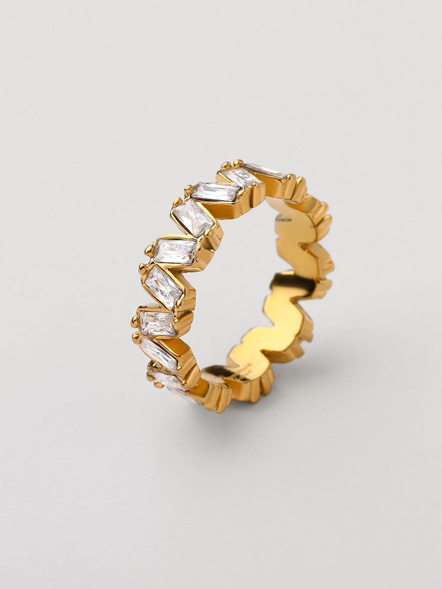 Anillo minimal con zirconias Dorado