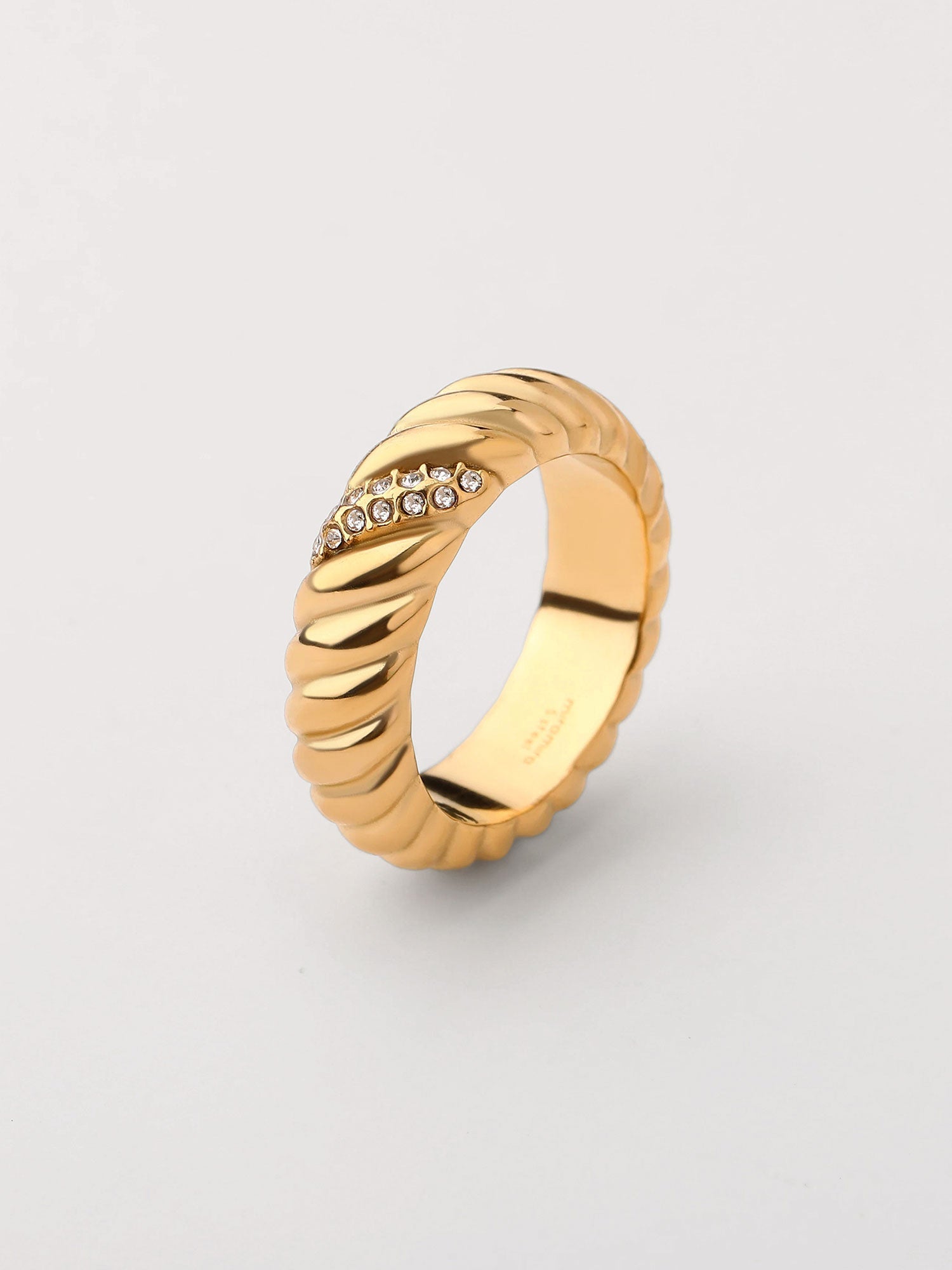 Anillo ancho con zirconias Dorado