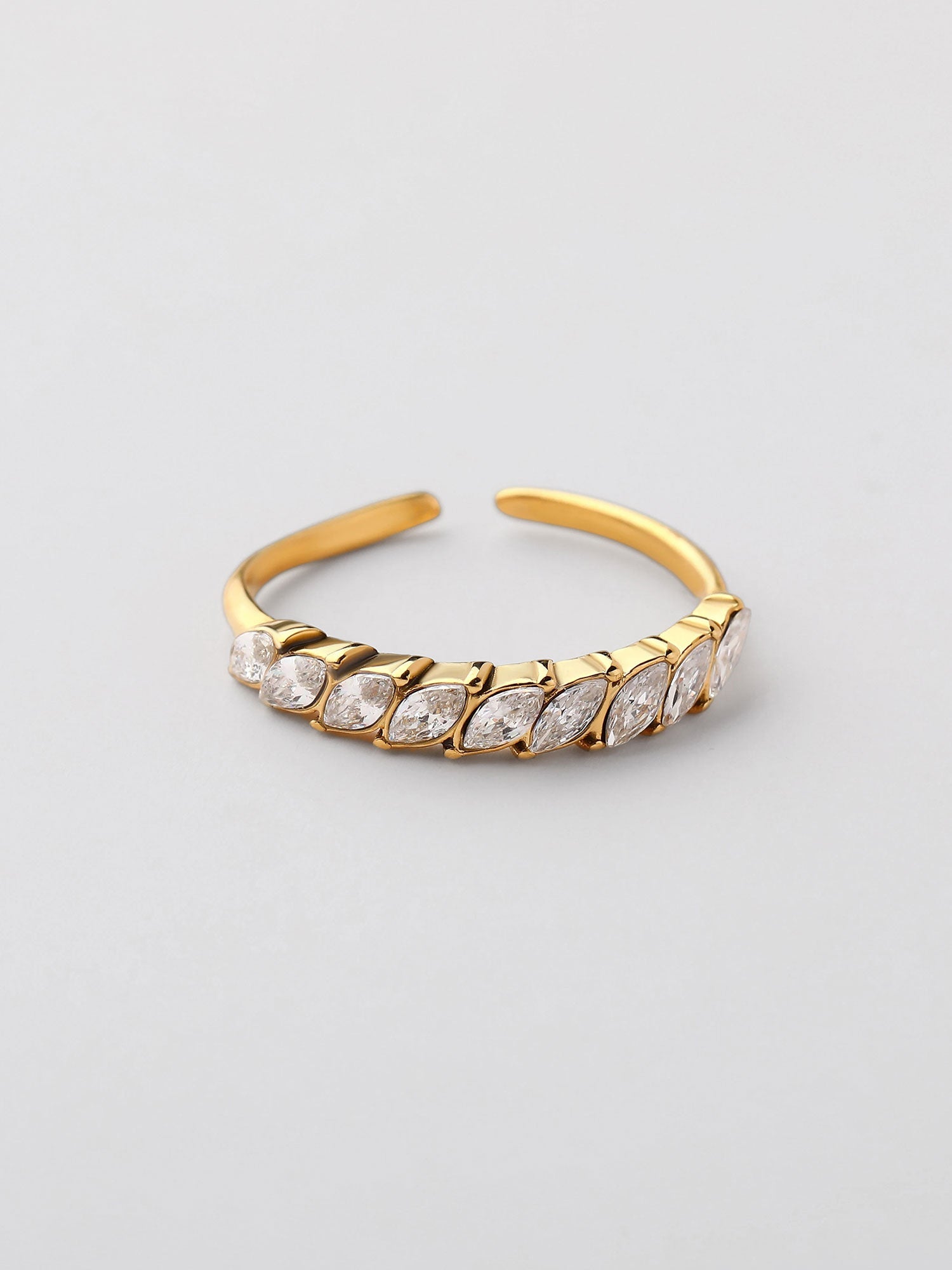 Anillo ajustable Nela zirconias blancas dorado