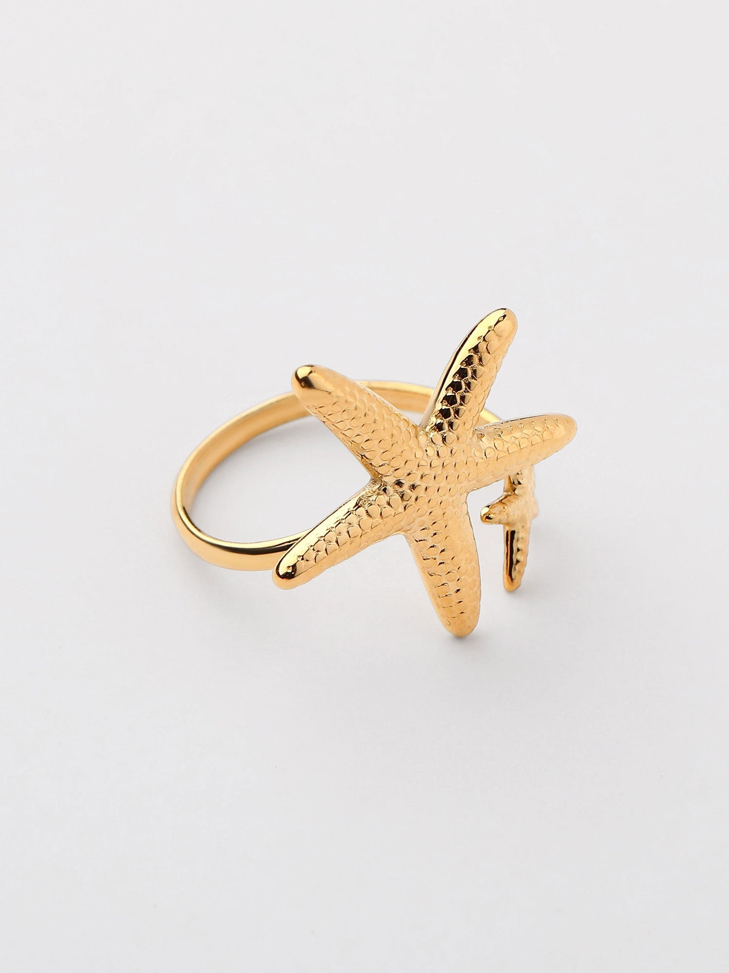 Anillo forma estrellas de mar Dorado