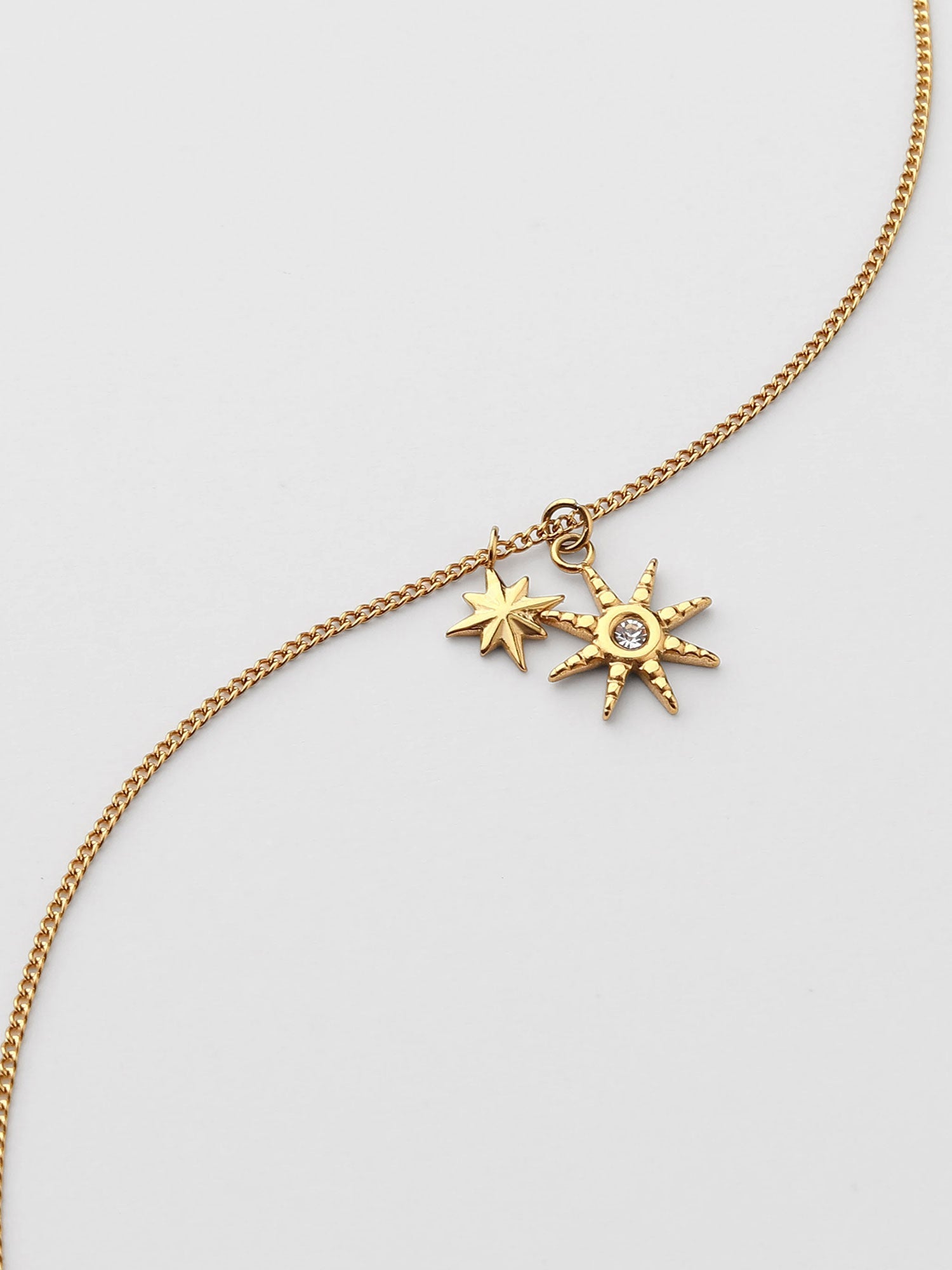 Collar estrella con zirconia Dorado