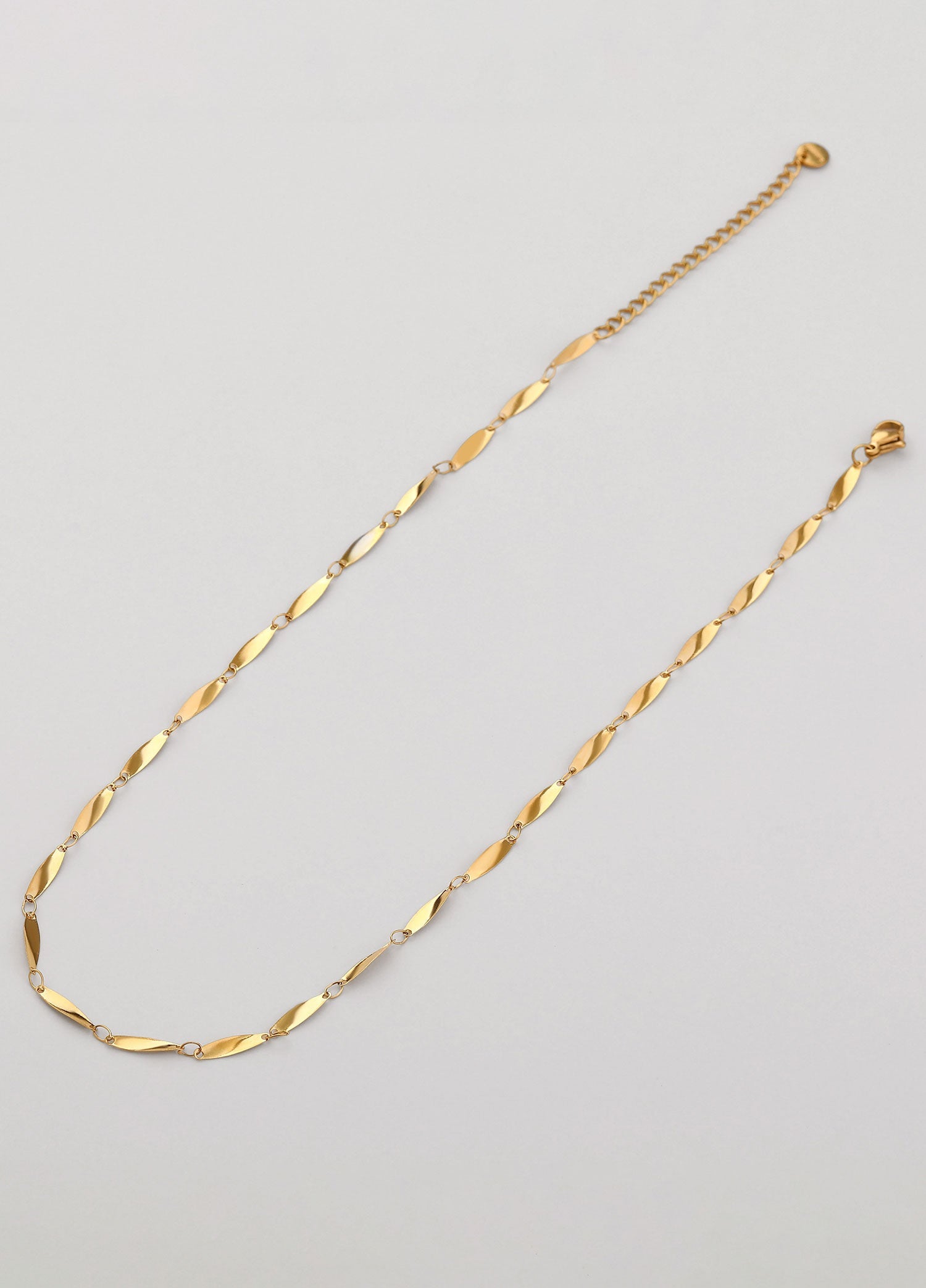 Collar Eslabones Torcidos Dorado