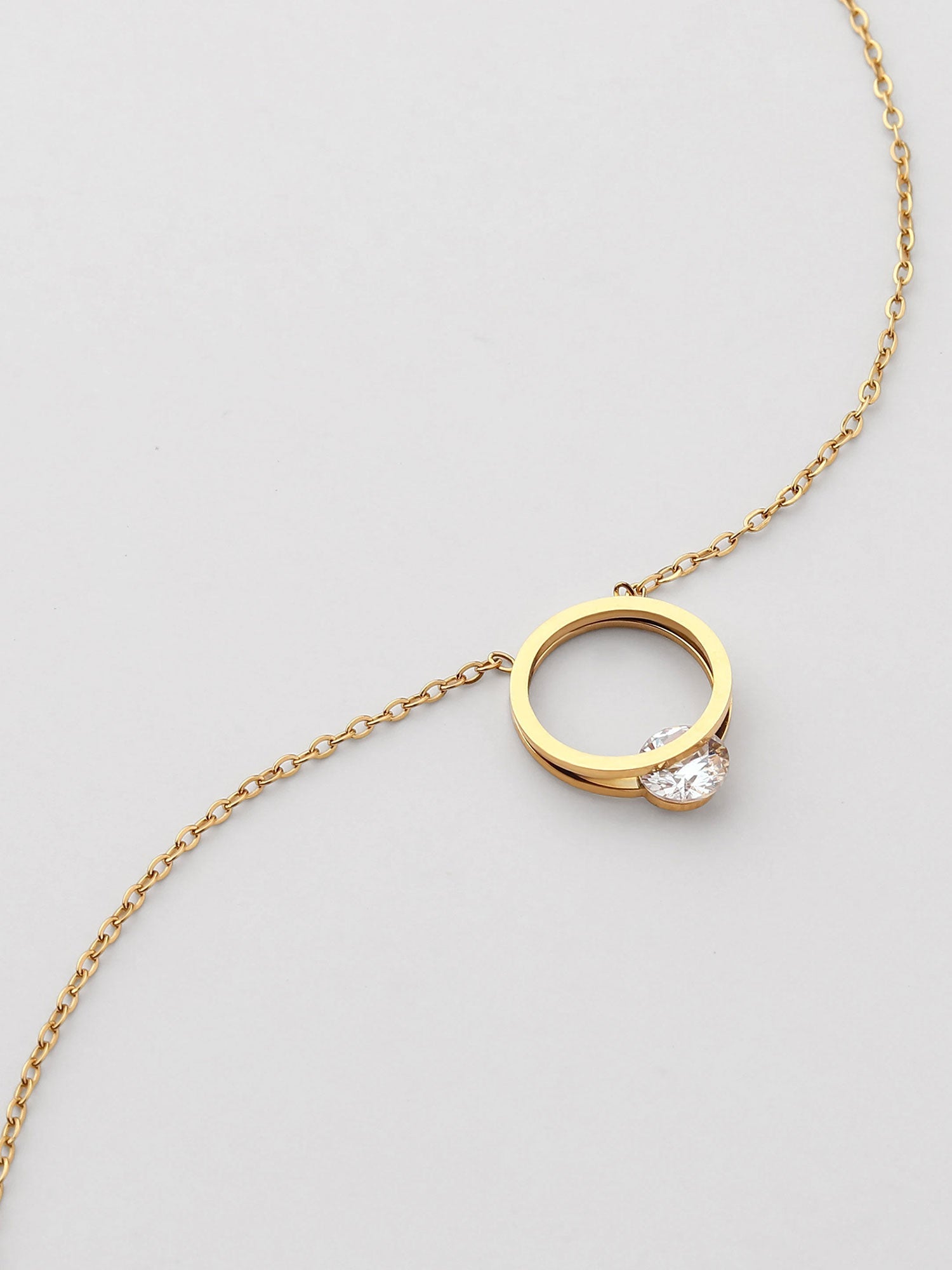 Collar con zirconias largo Dorado