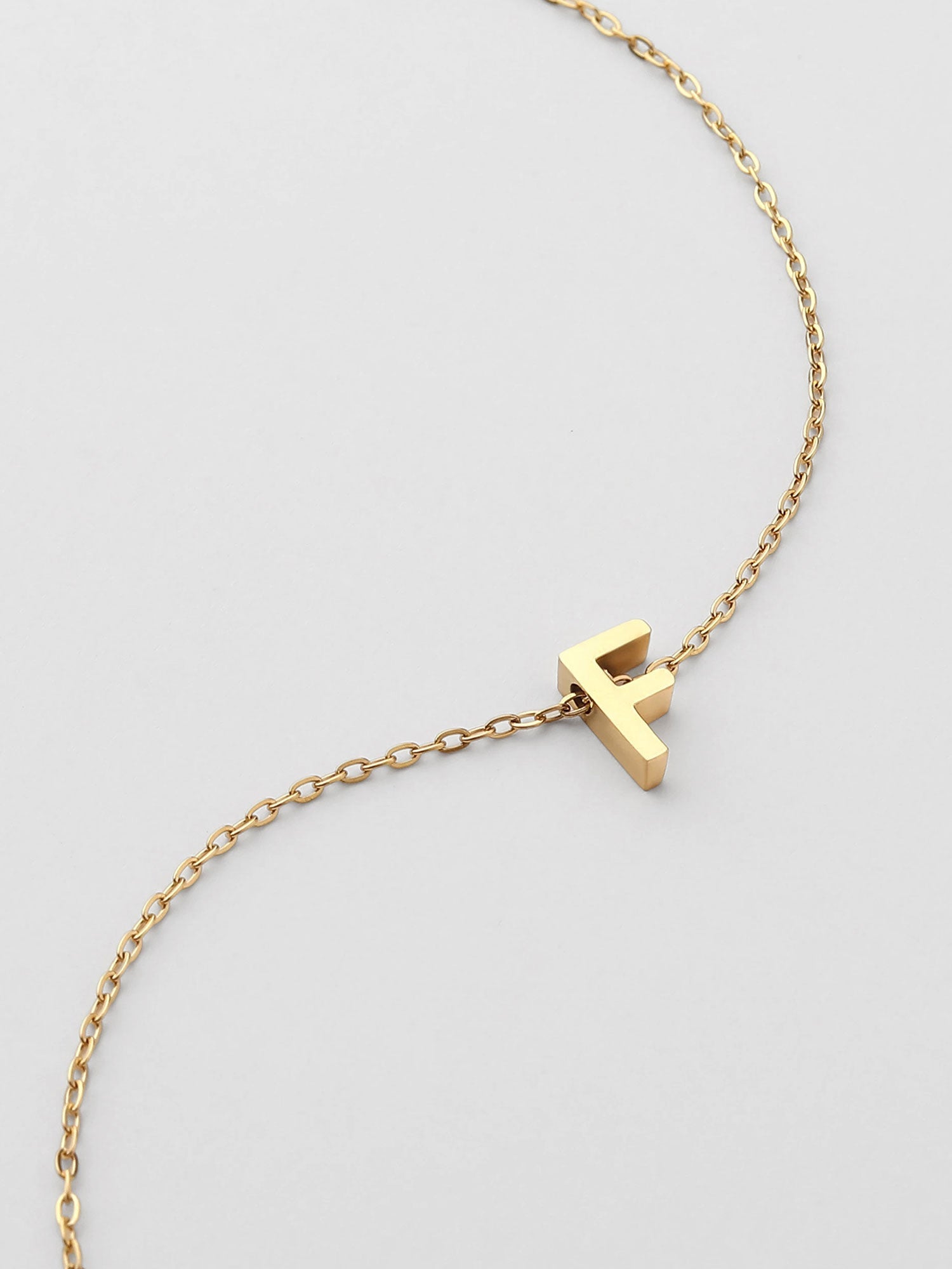 Collar Inicial F Dorado