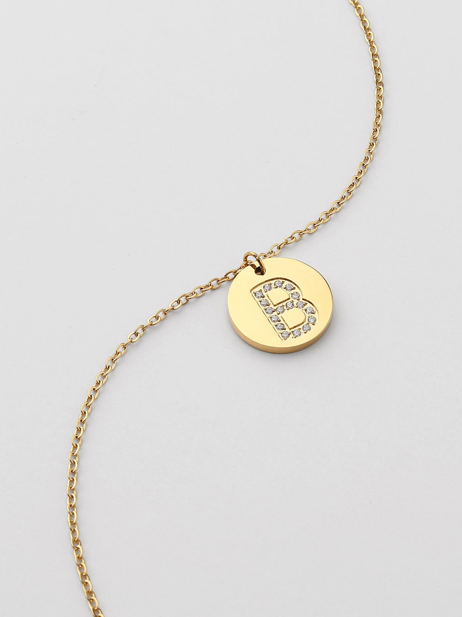 Collar Inicial B Medallón Brillante Dorado