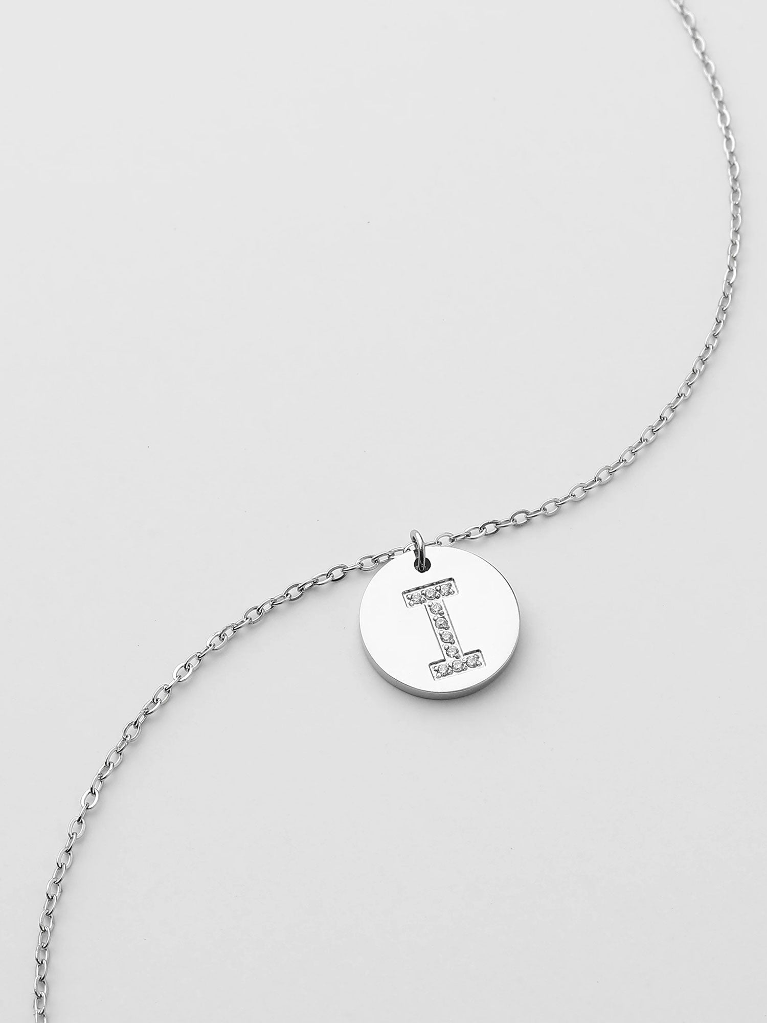 Collar Inicial I Medallón Plateado Brillante
