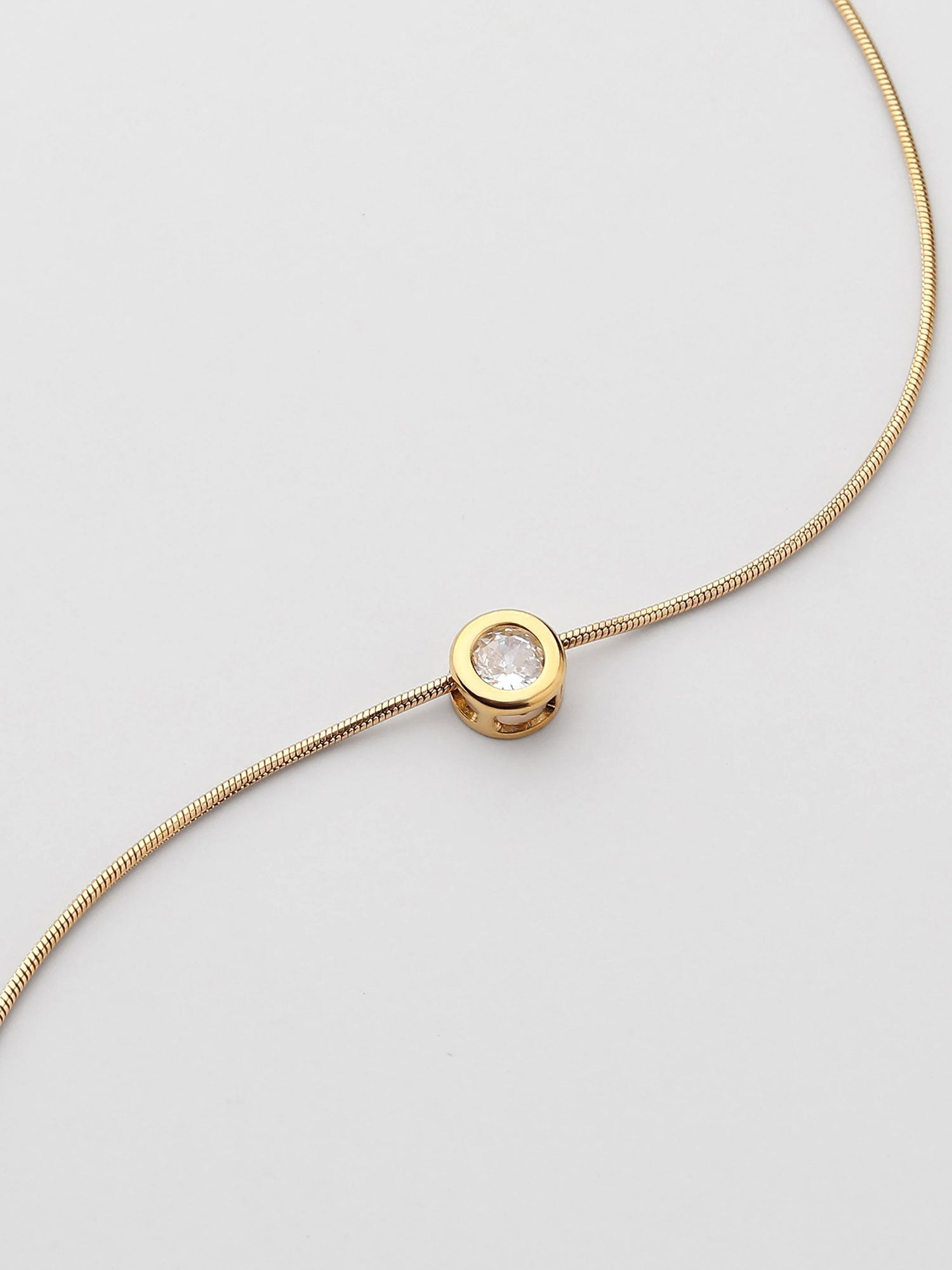 Collar Dorado con zirconias