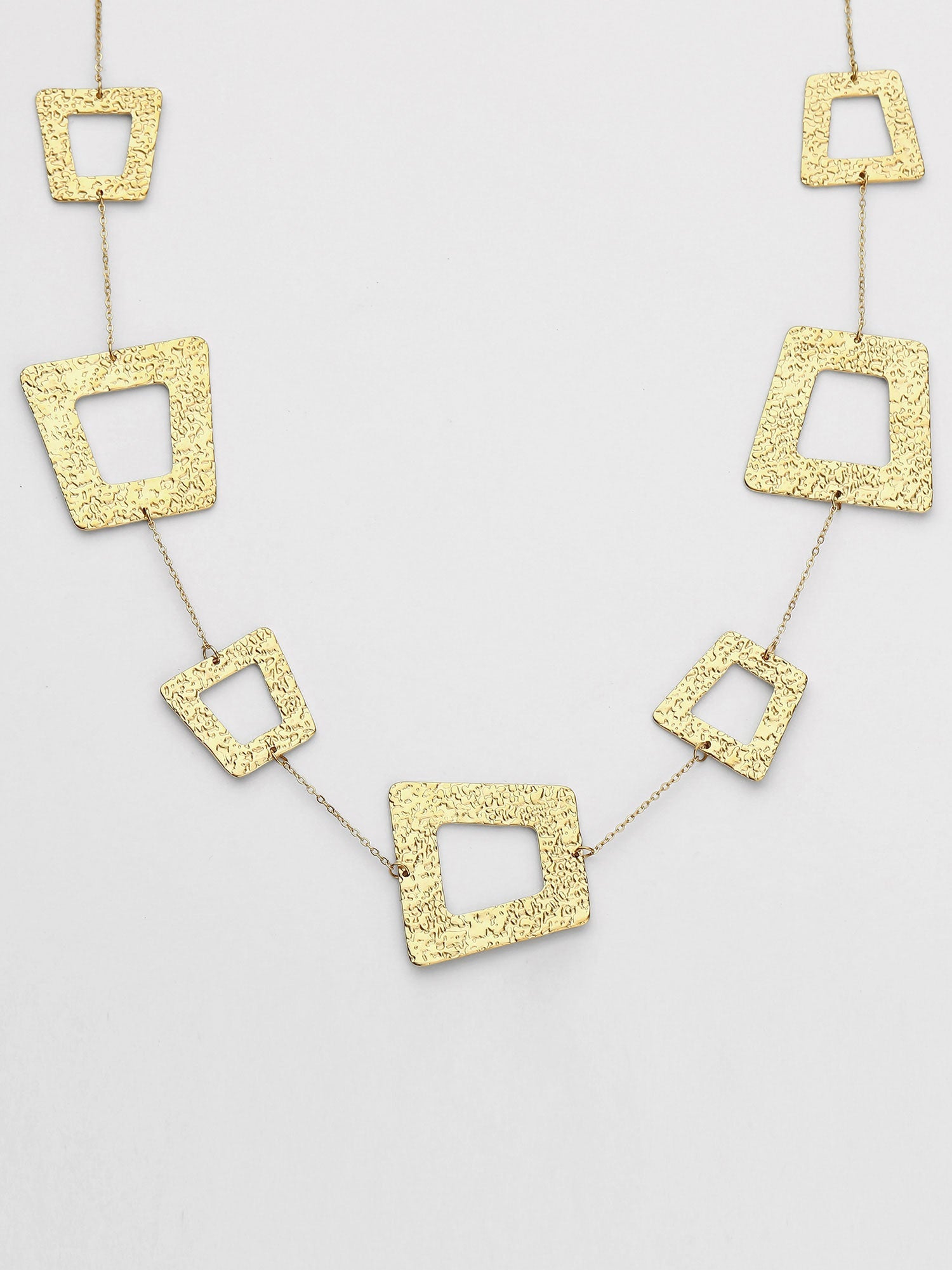 Collar Zena figura cuadrada dorado