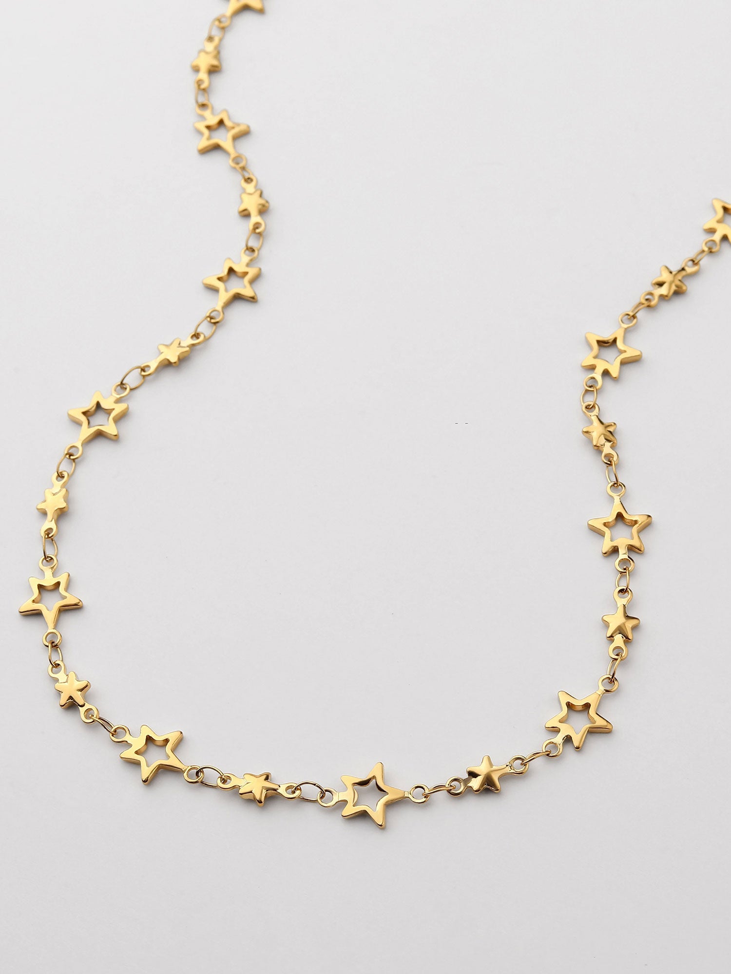 Collar Figuras de Estrella Dorado Corto