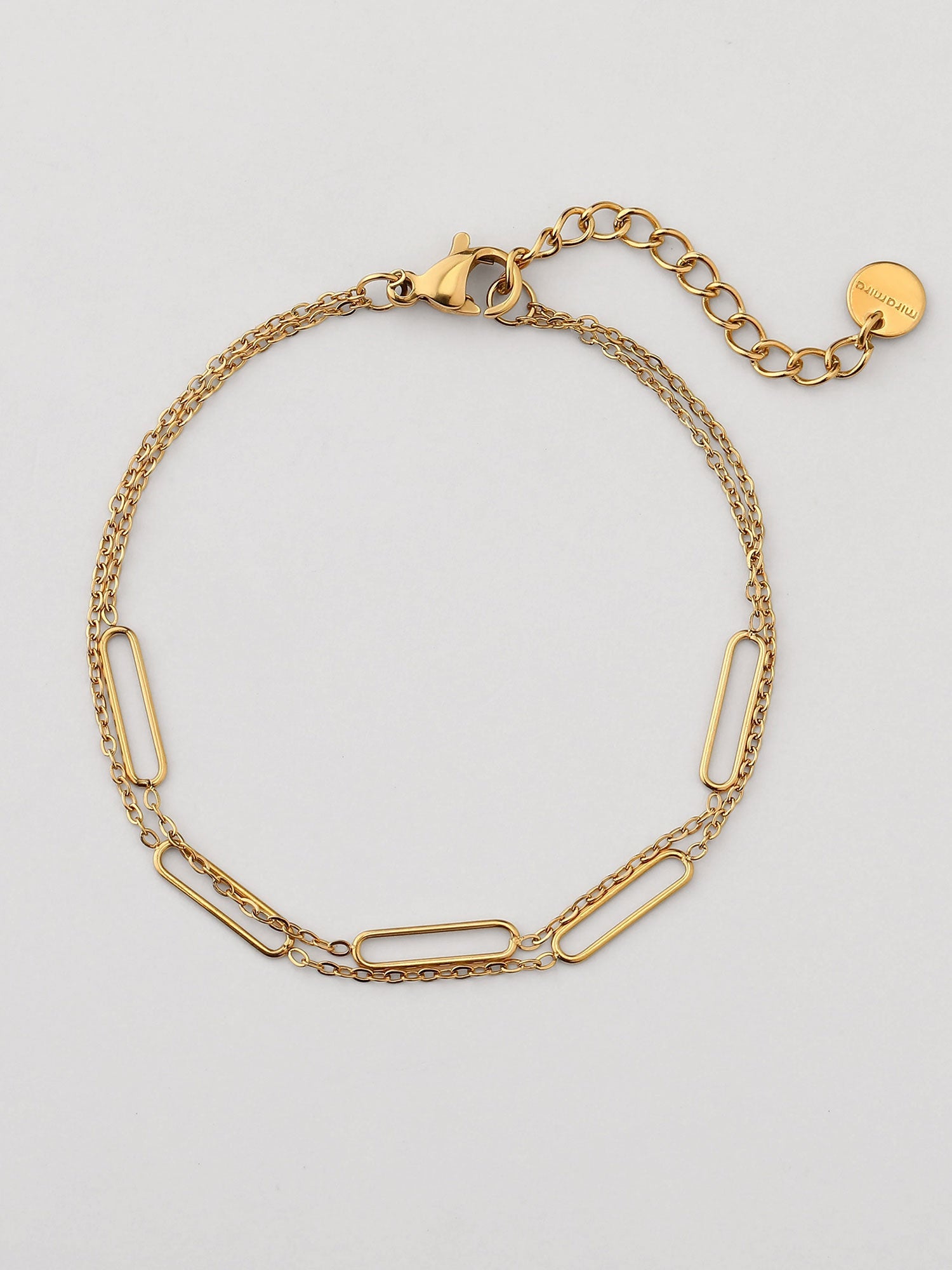 Pulsera simple de cadena fina dorada