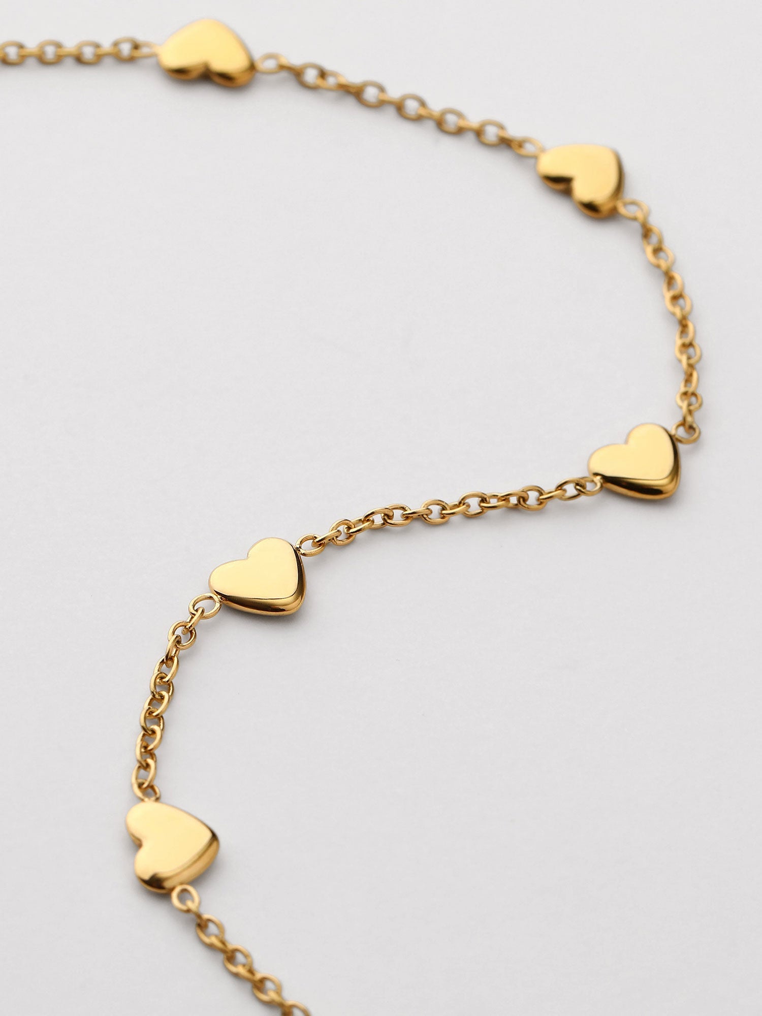 Pulsera de corazones dorada