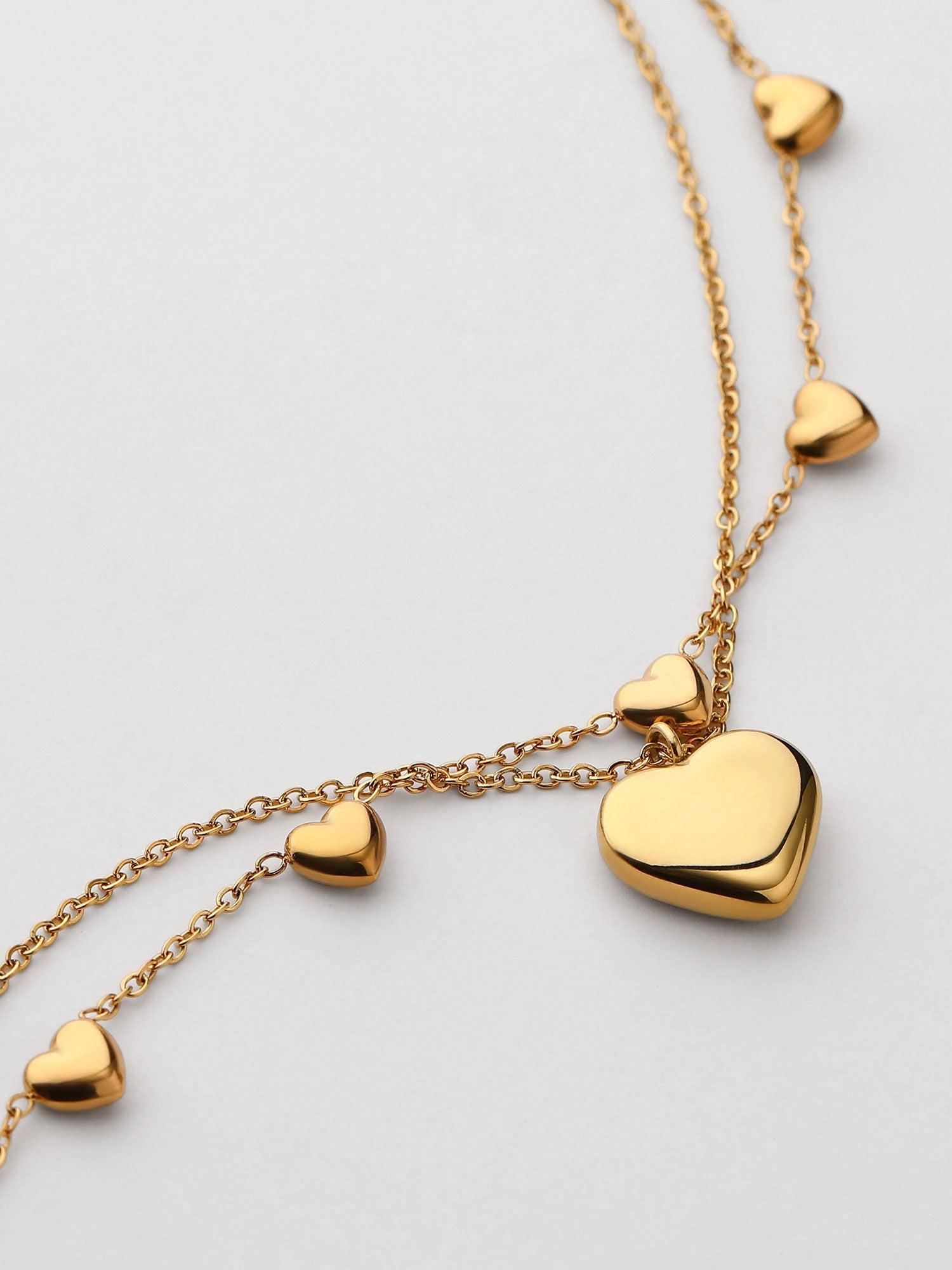 Pulsera doble con corazones dorada