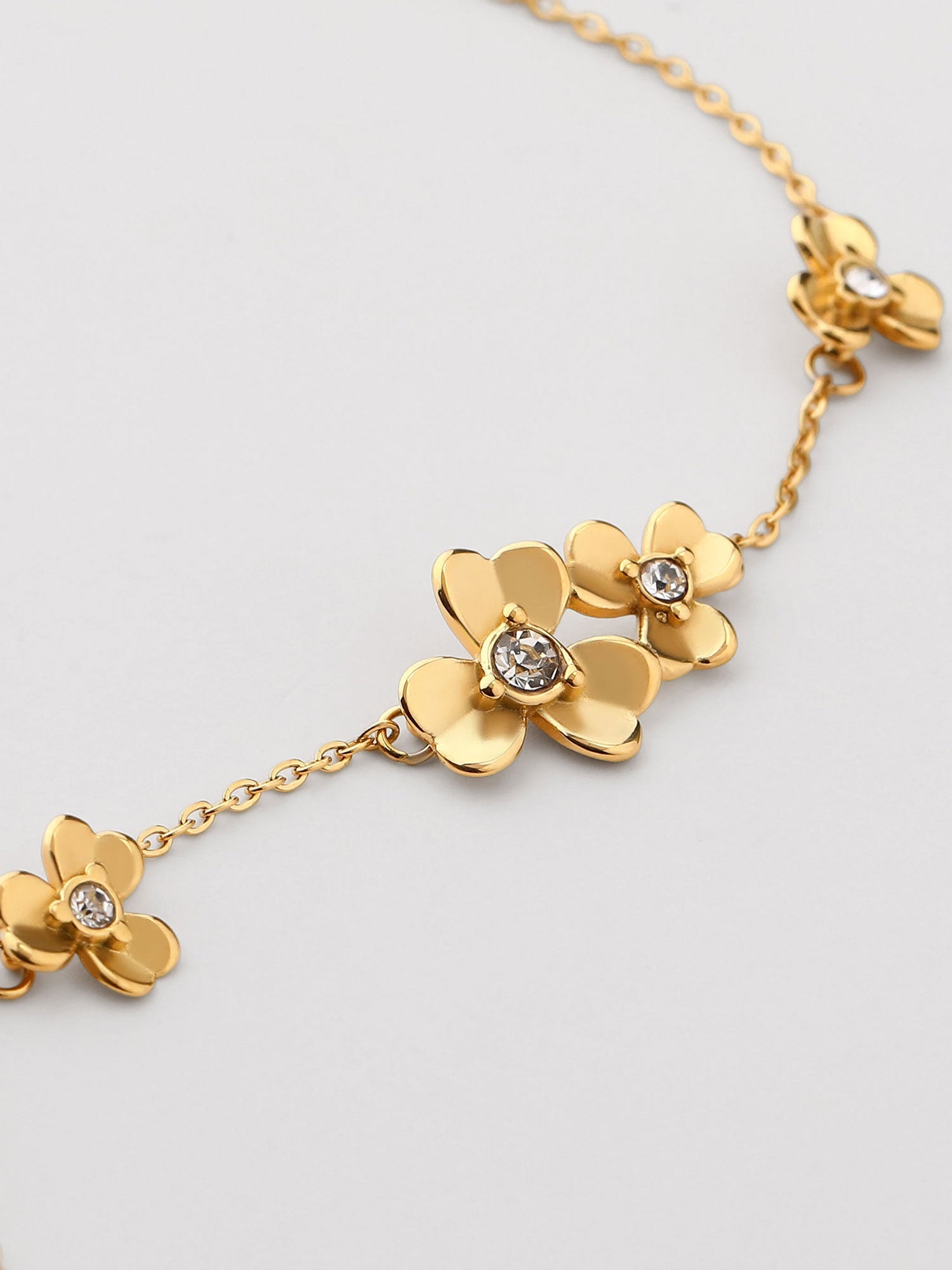 Pulsera con zirconia blanca dorada