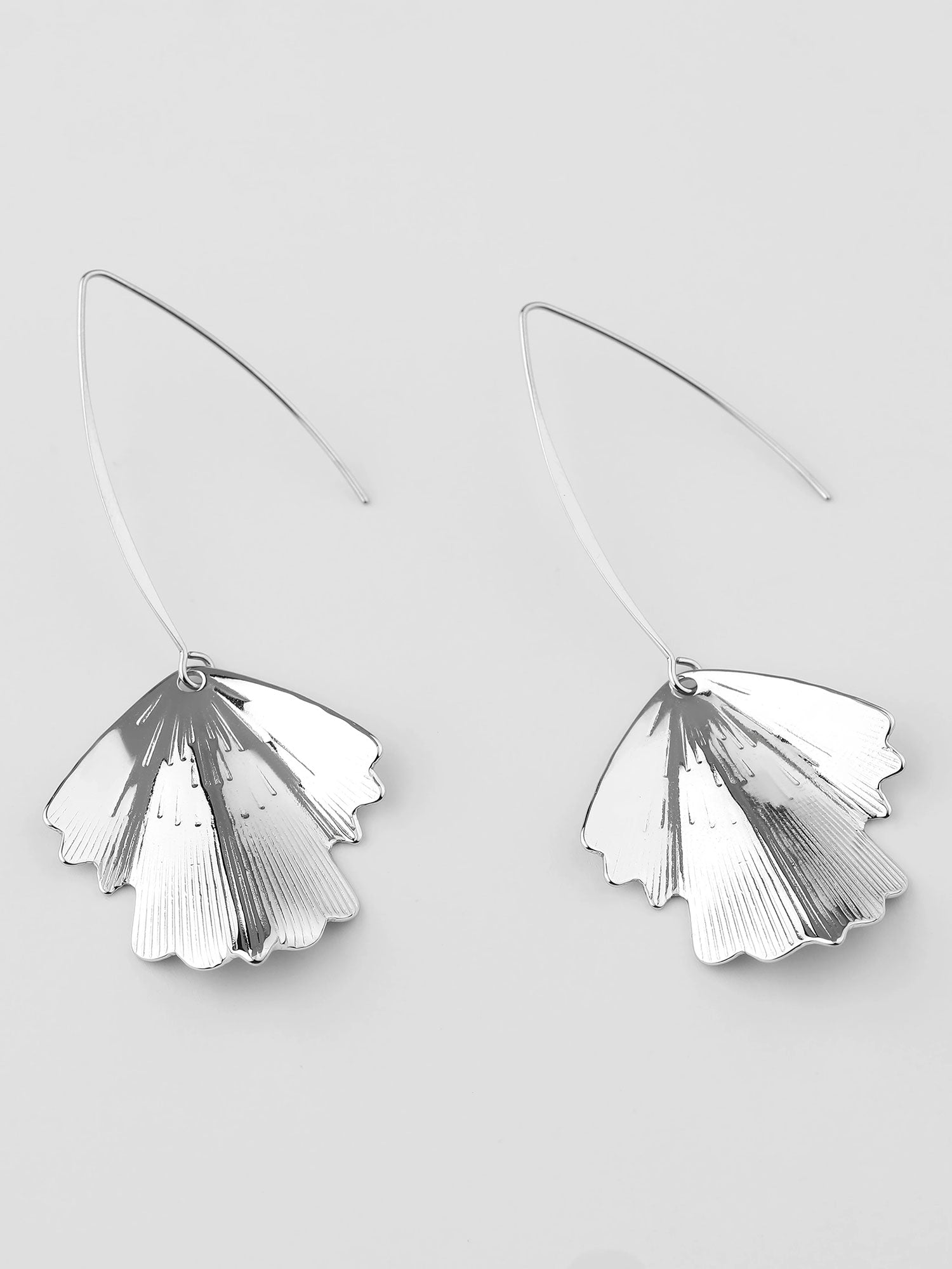 Pendientes colgantes de hoja plateados