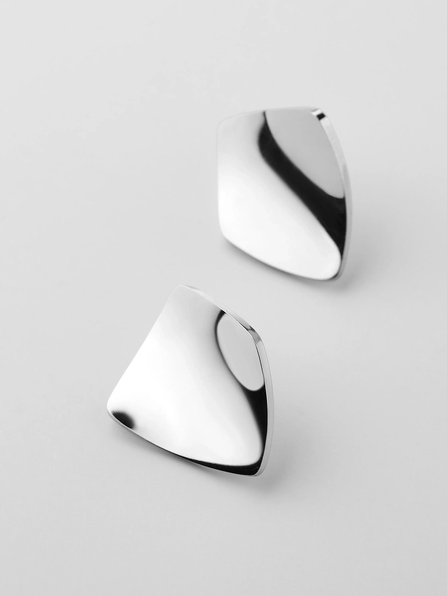 Pendientes Iona geométricos plateados