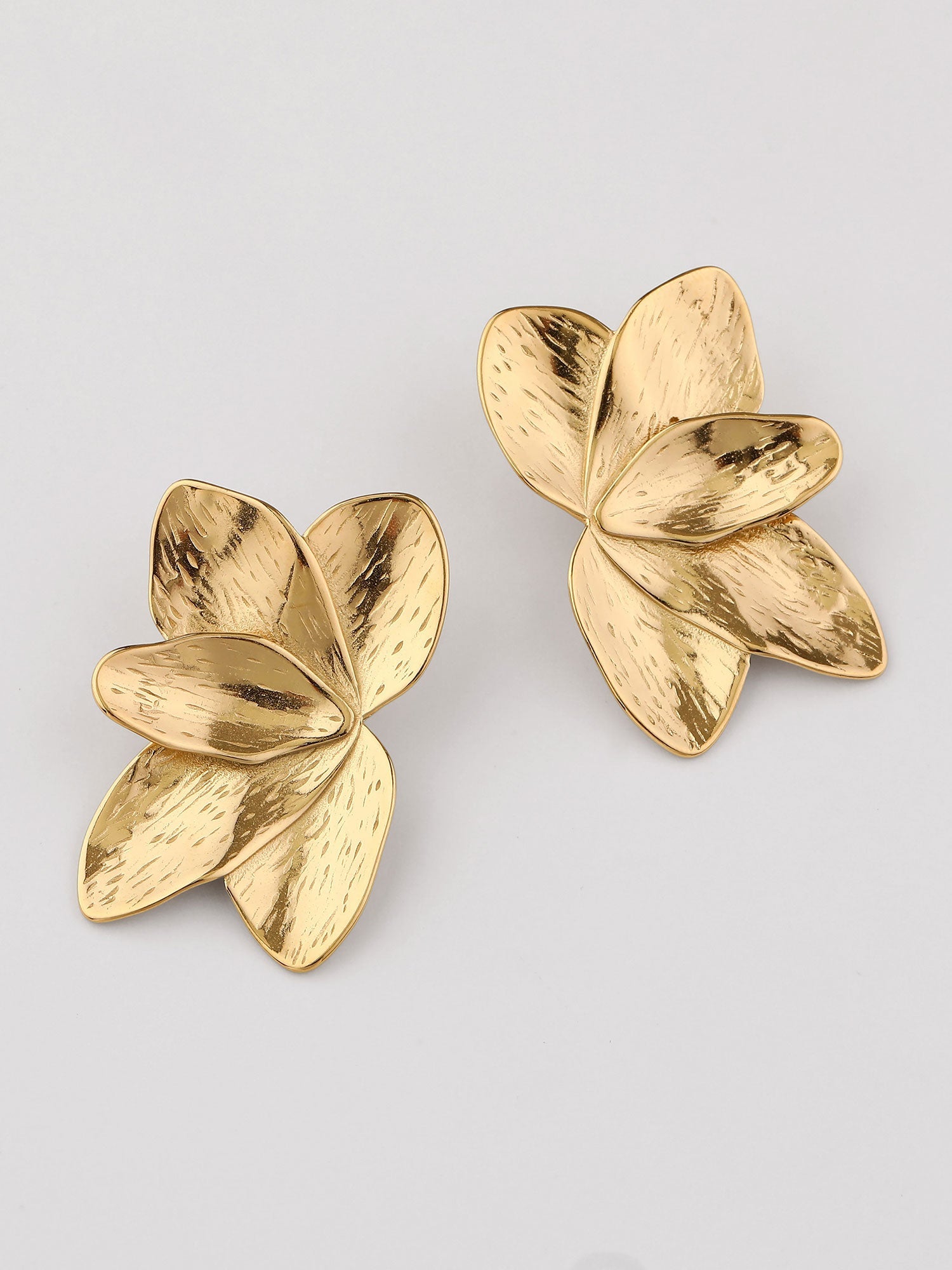 Pendientes forma hojas Daina dorados