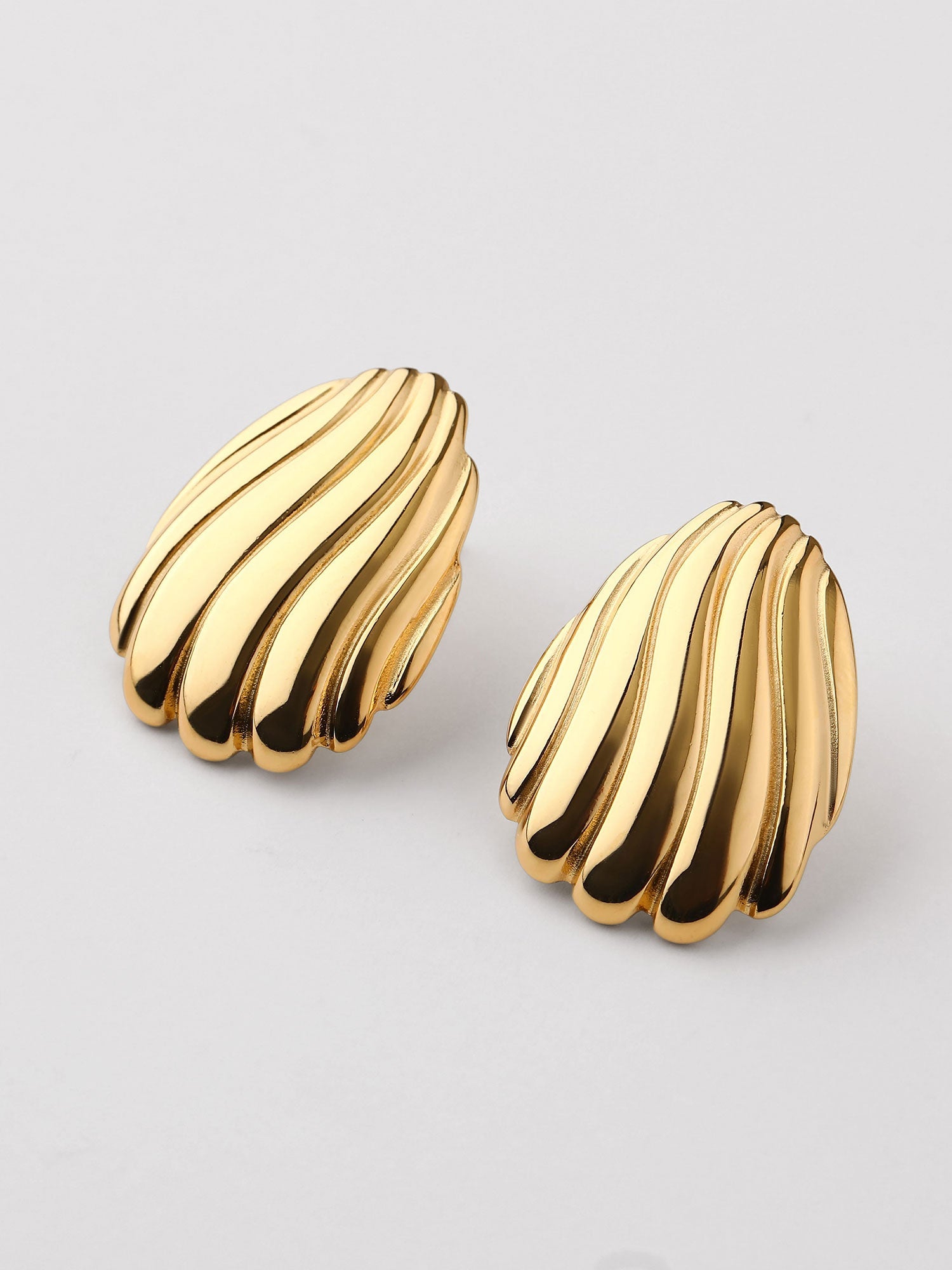 Pendientes concha dorados
