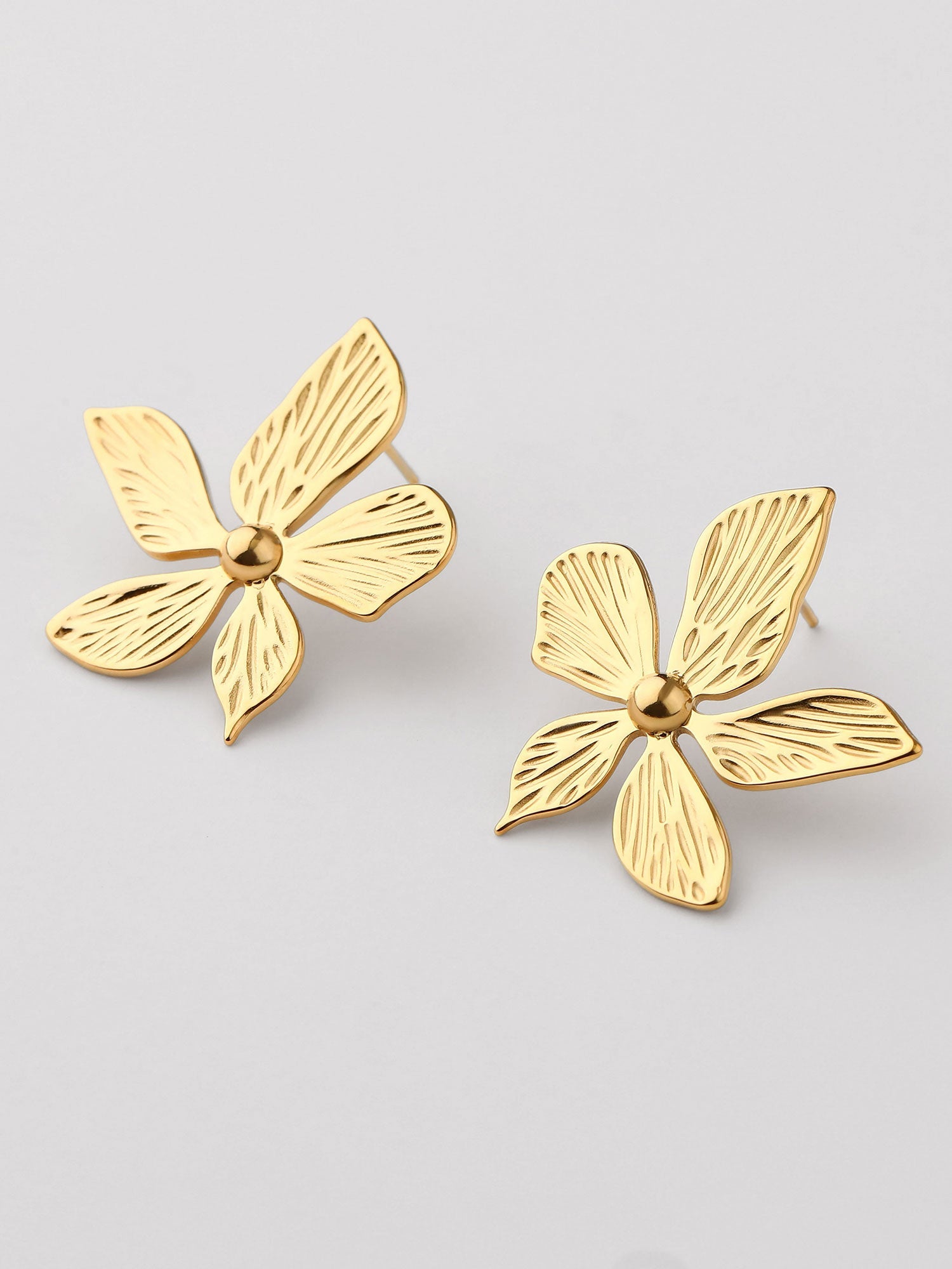 Pendientes Elora forma flor dorados