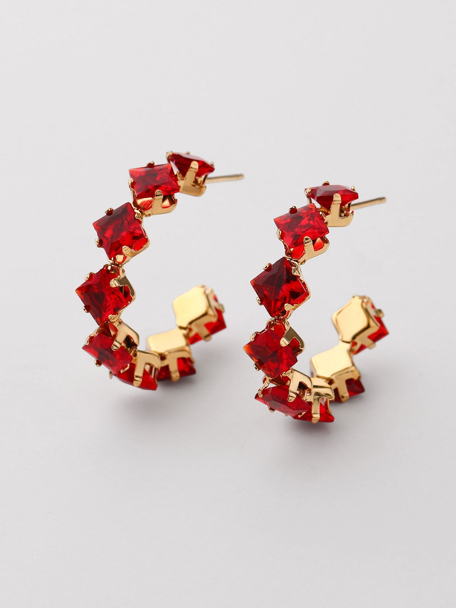 Pendientes aro Isla con zirconias rojas