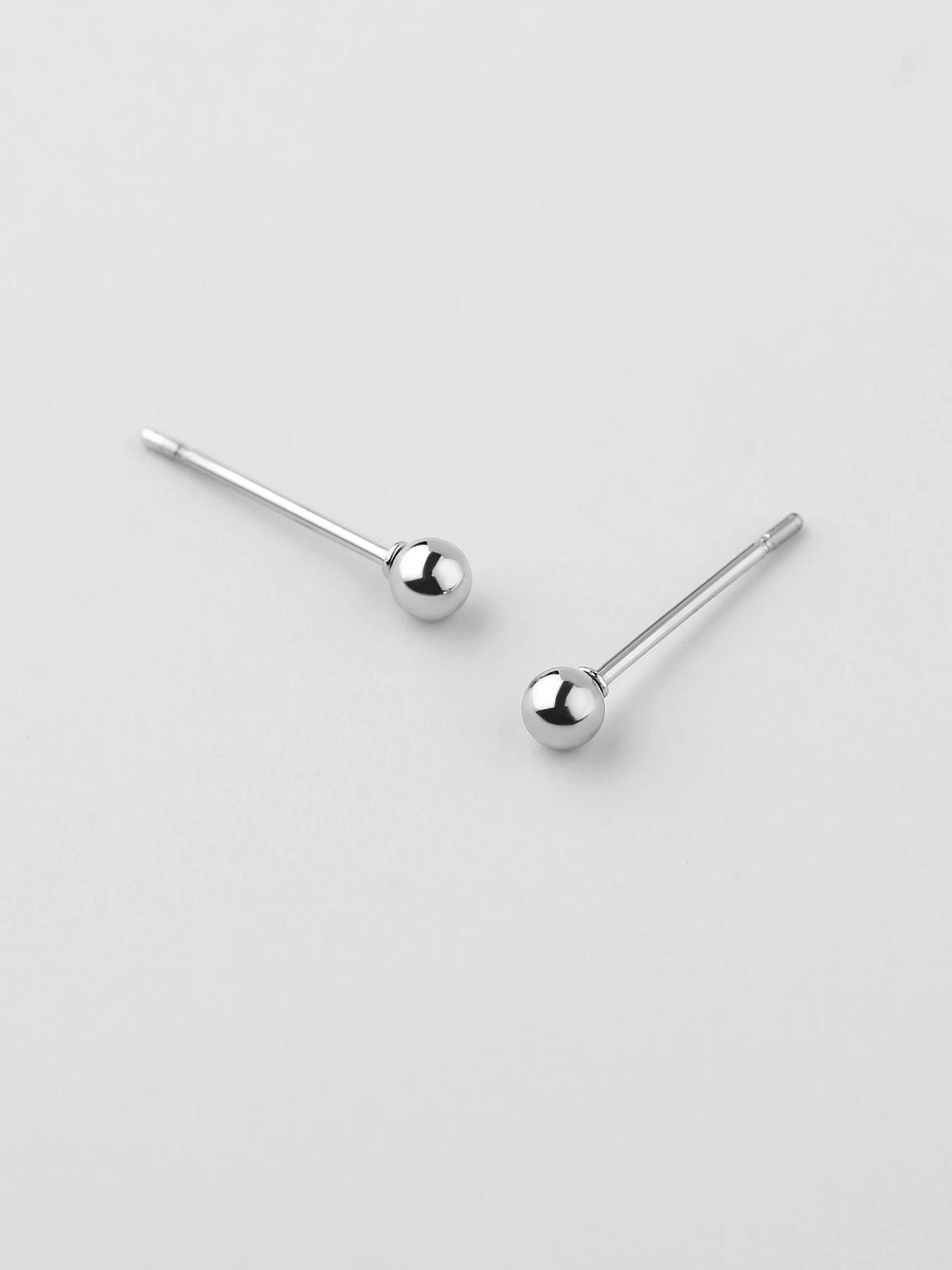 Pendientes básicos Rina plateados