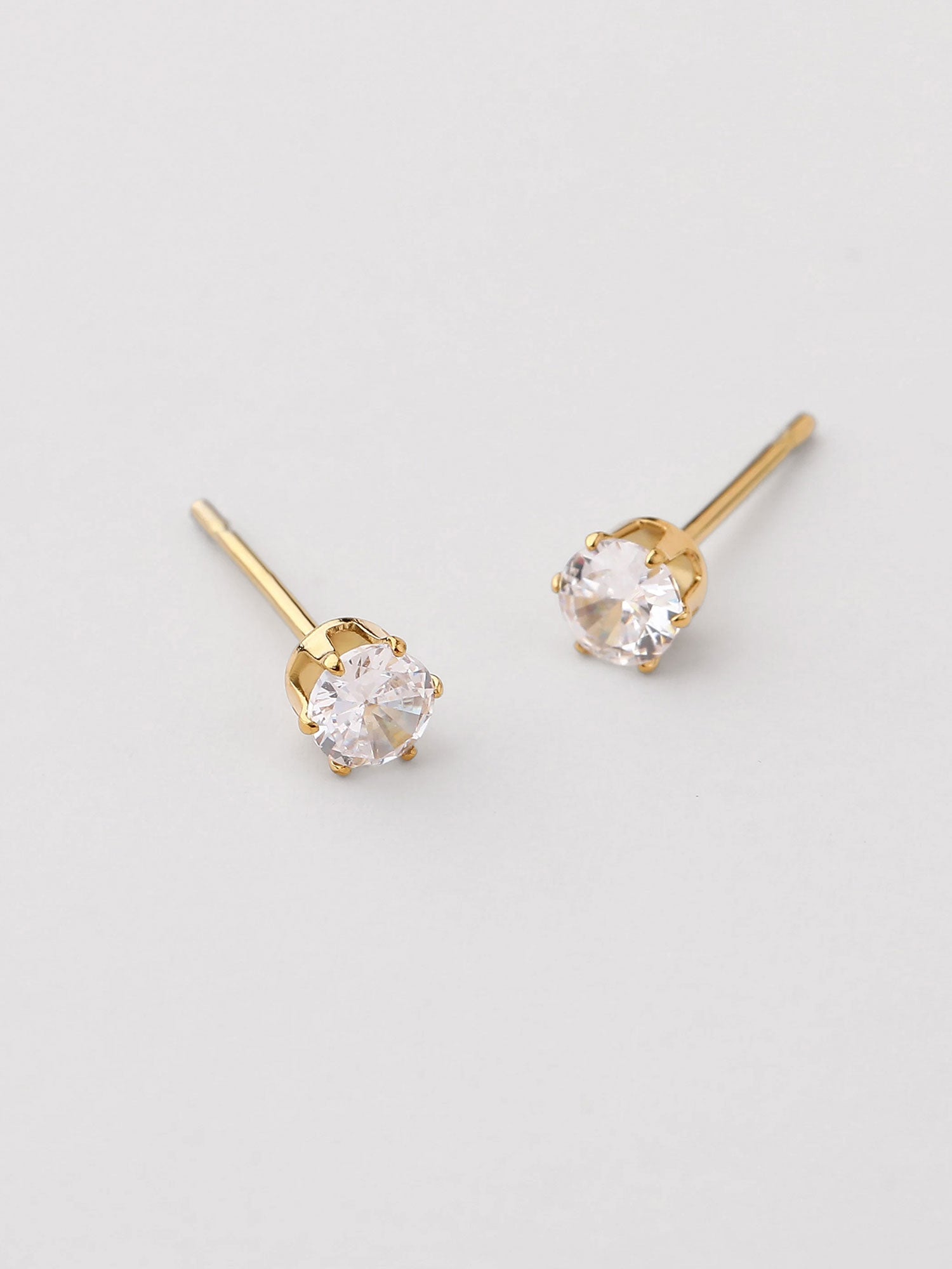 Pendientes Olia dorados con circonias tamaño XS