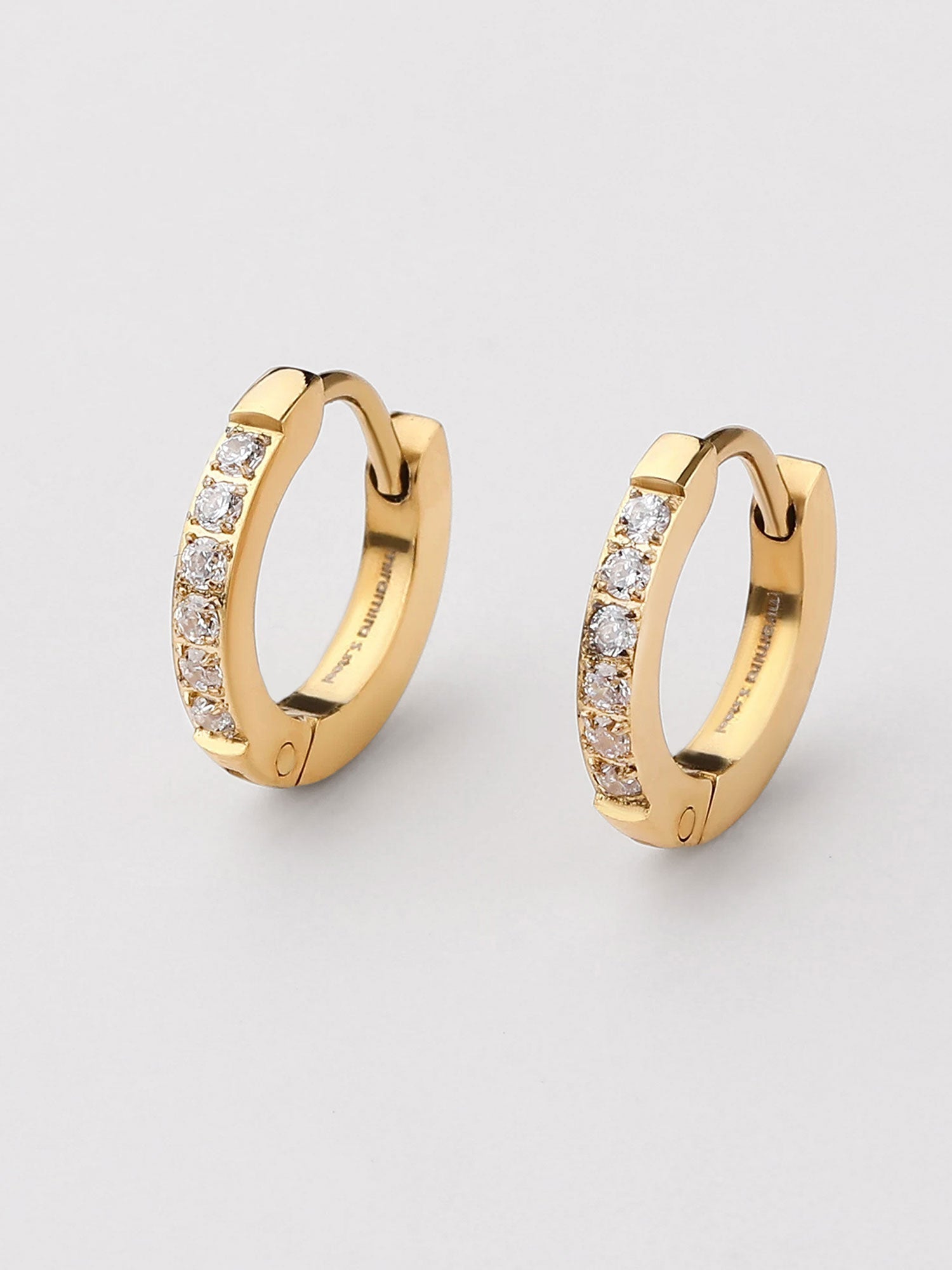 Pendientes aro Elara dorados con zirconias blancos
