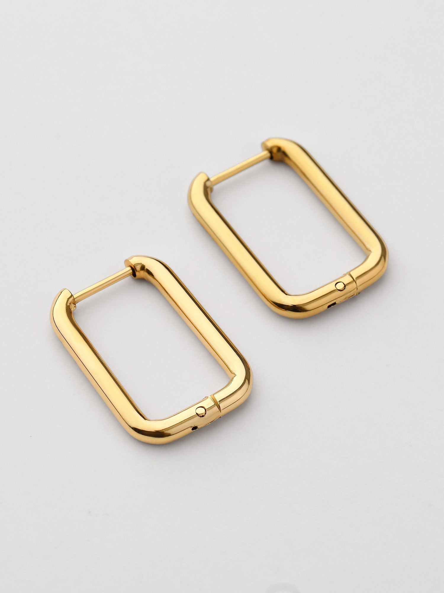 Pendientes aro Chloe rectangulares dorados pequeños