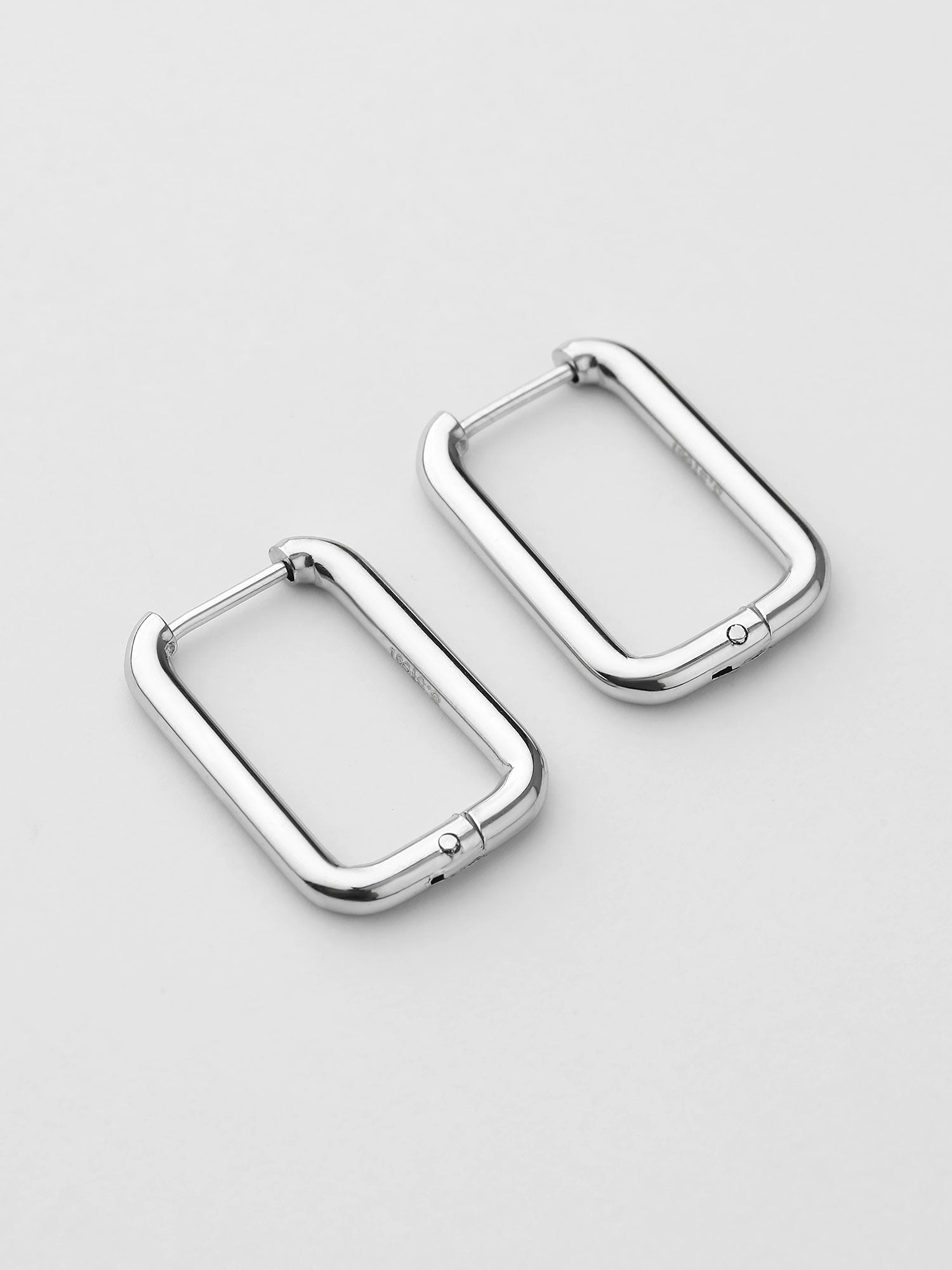 Pendientes aro Chloe rectangulares plateados pequeños