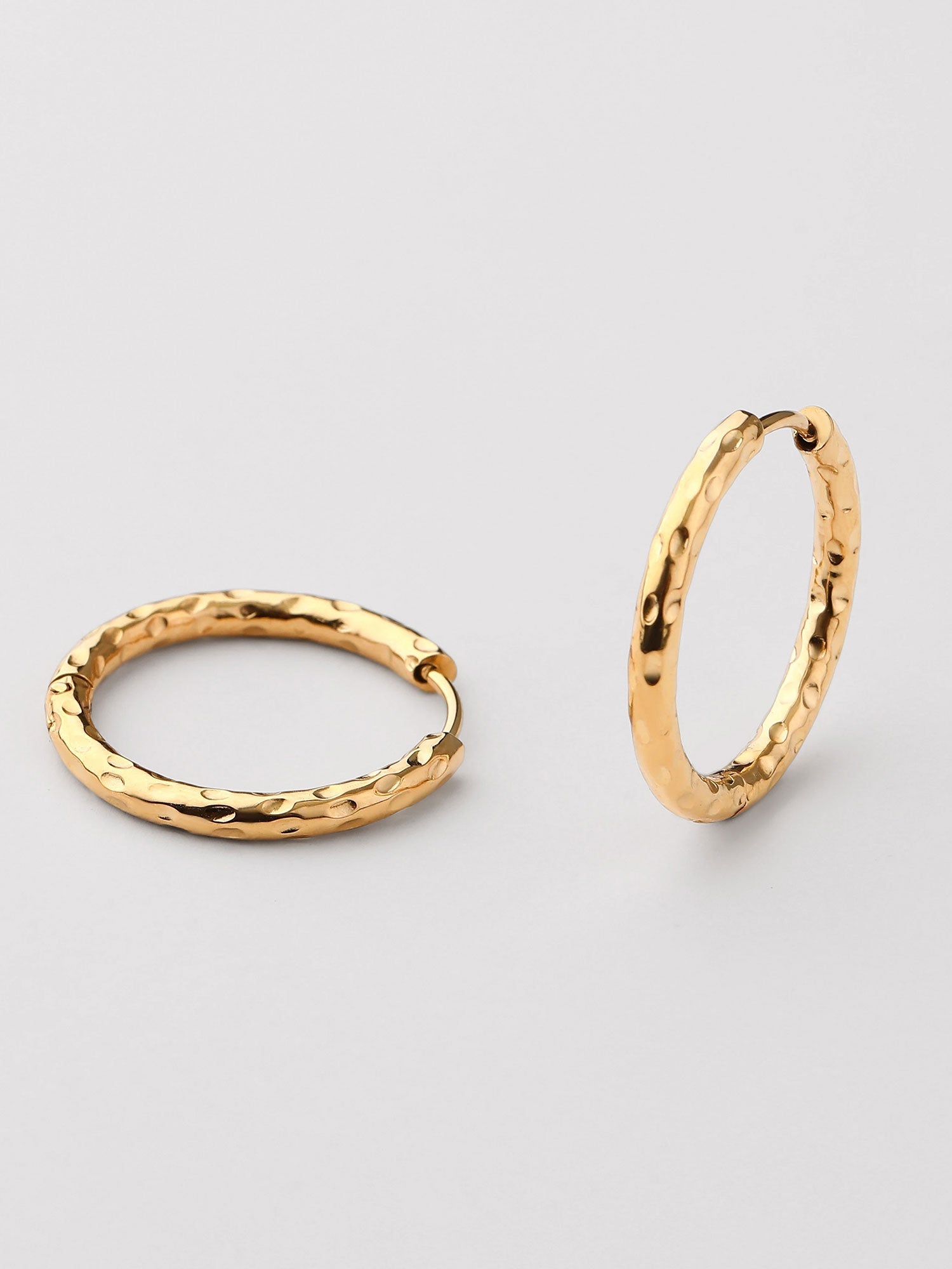 Pendientes aro Bella con textura dorados Pequeños