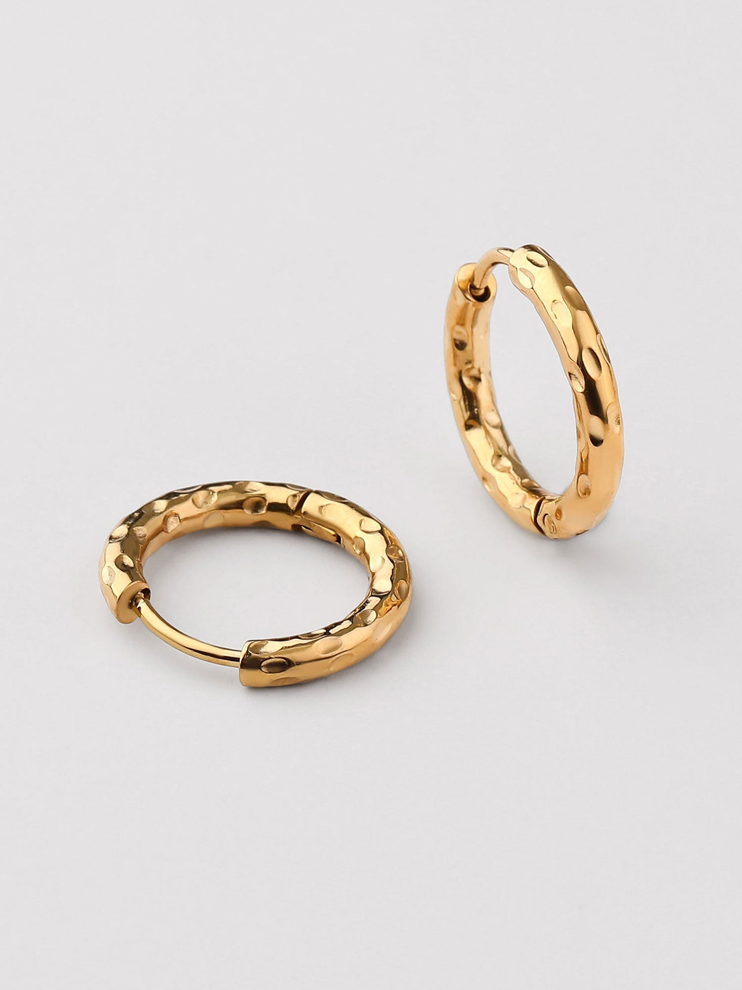 Pendientes aro Bella con textura dorados Grandes