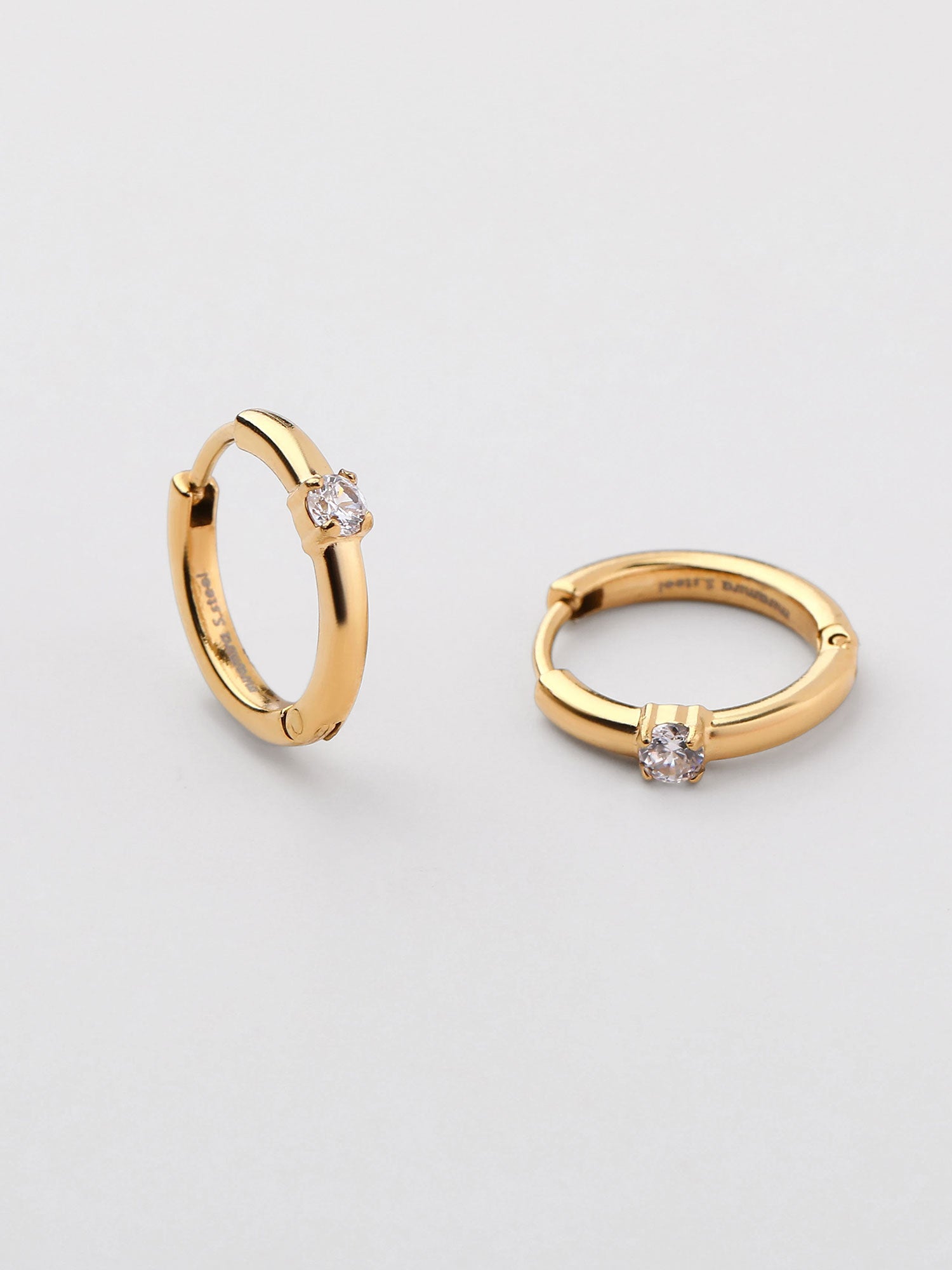 Pendientes de aro con zirconia dorados