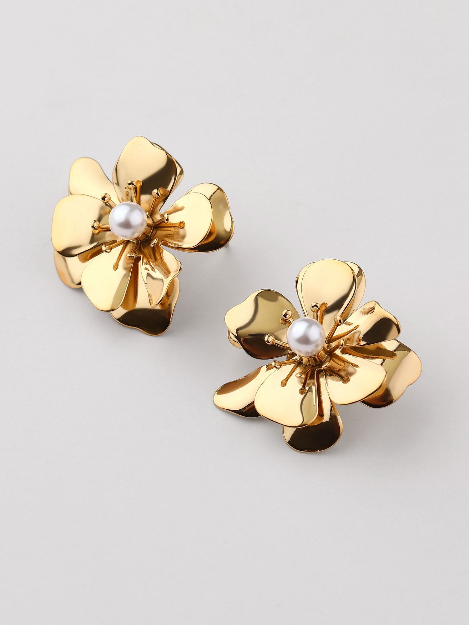 Pendientes flor con perla dorados