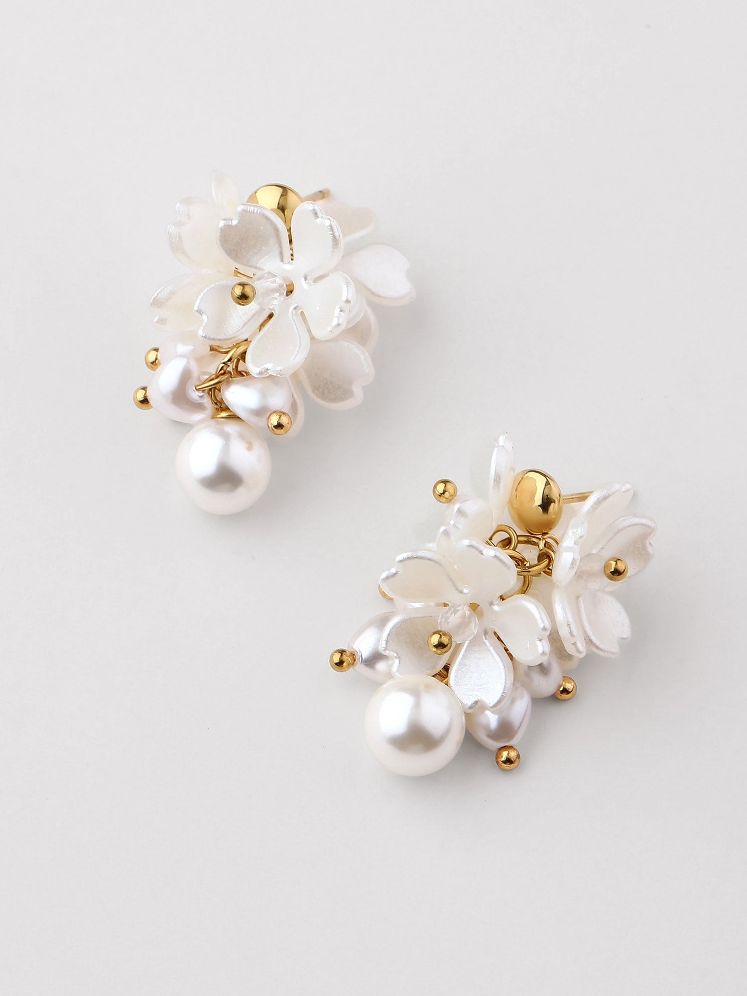 Pendientes Jena con nácar en forma de flor dorados