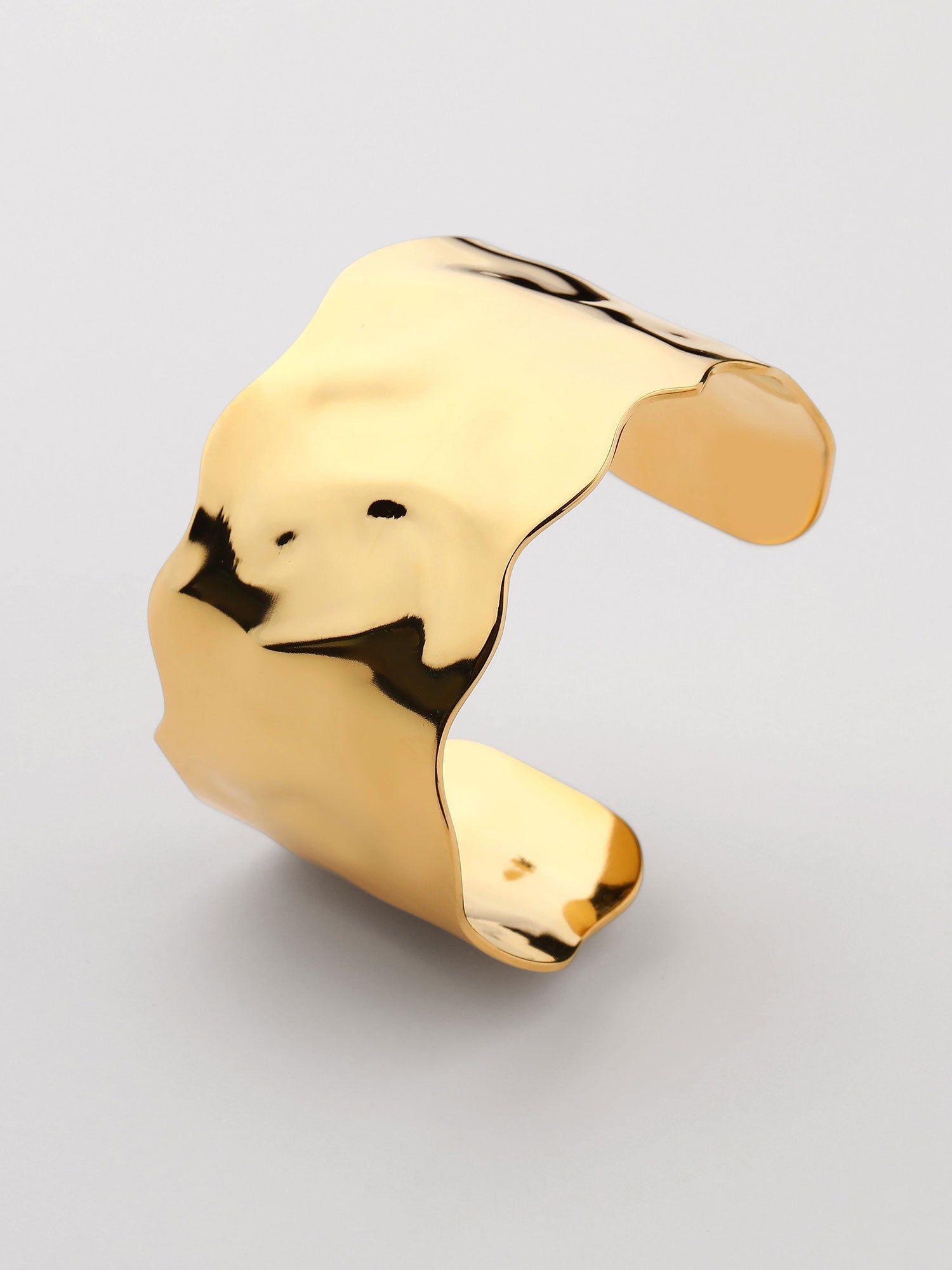 Brazalete plano con ondas Dorado